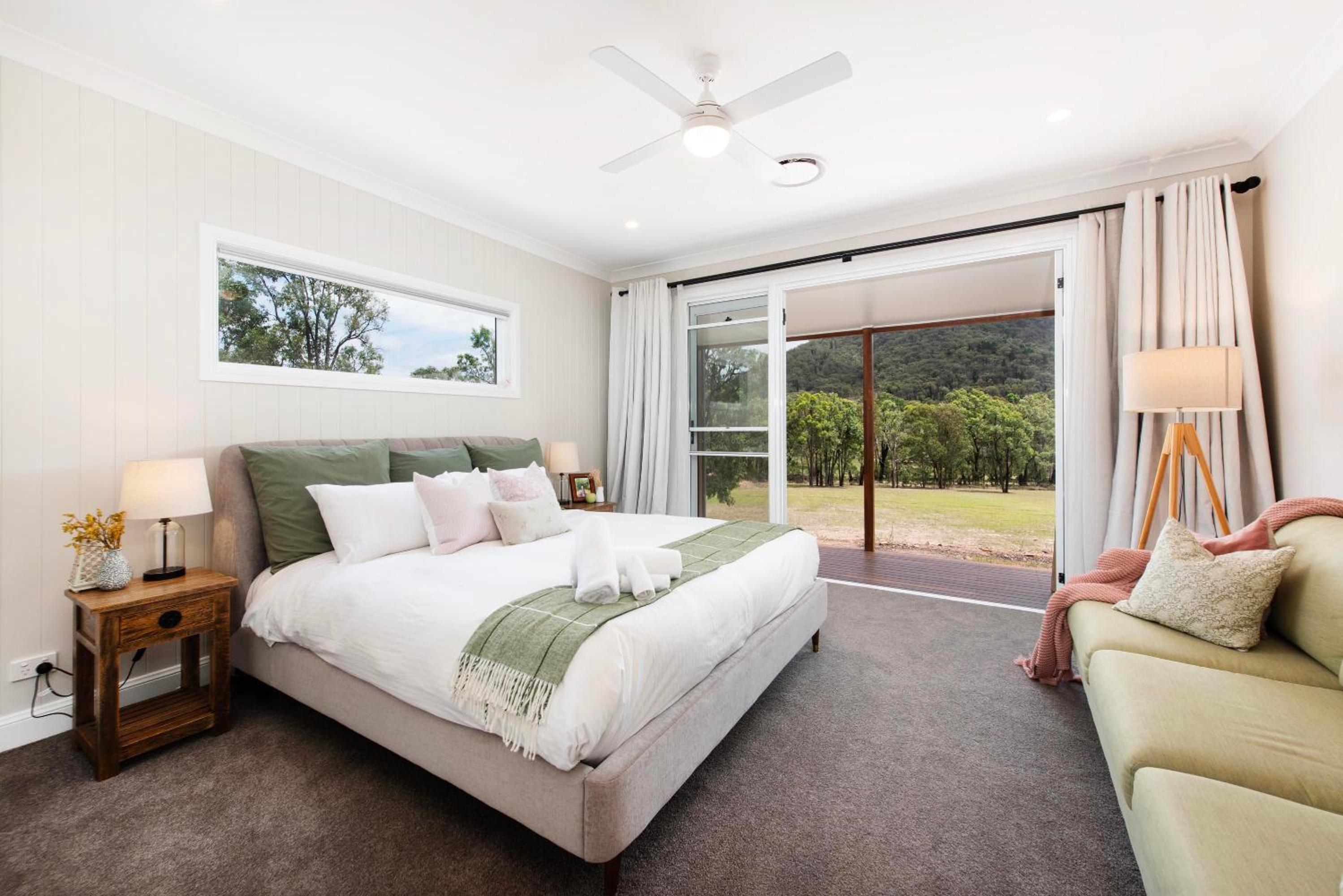 Six-Bedroom House photo 1