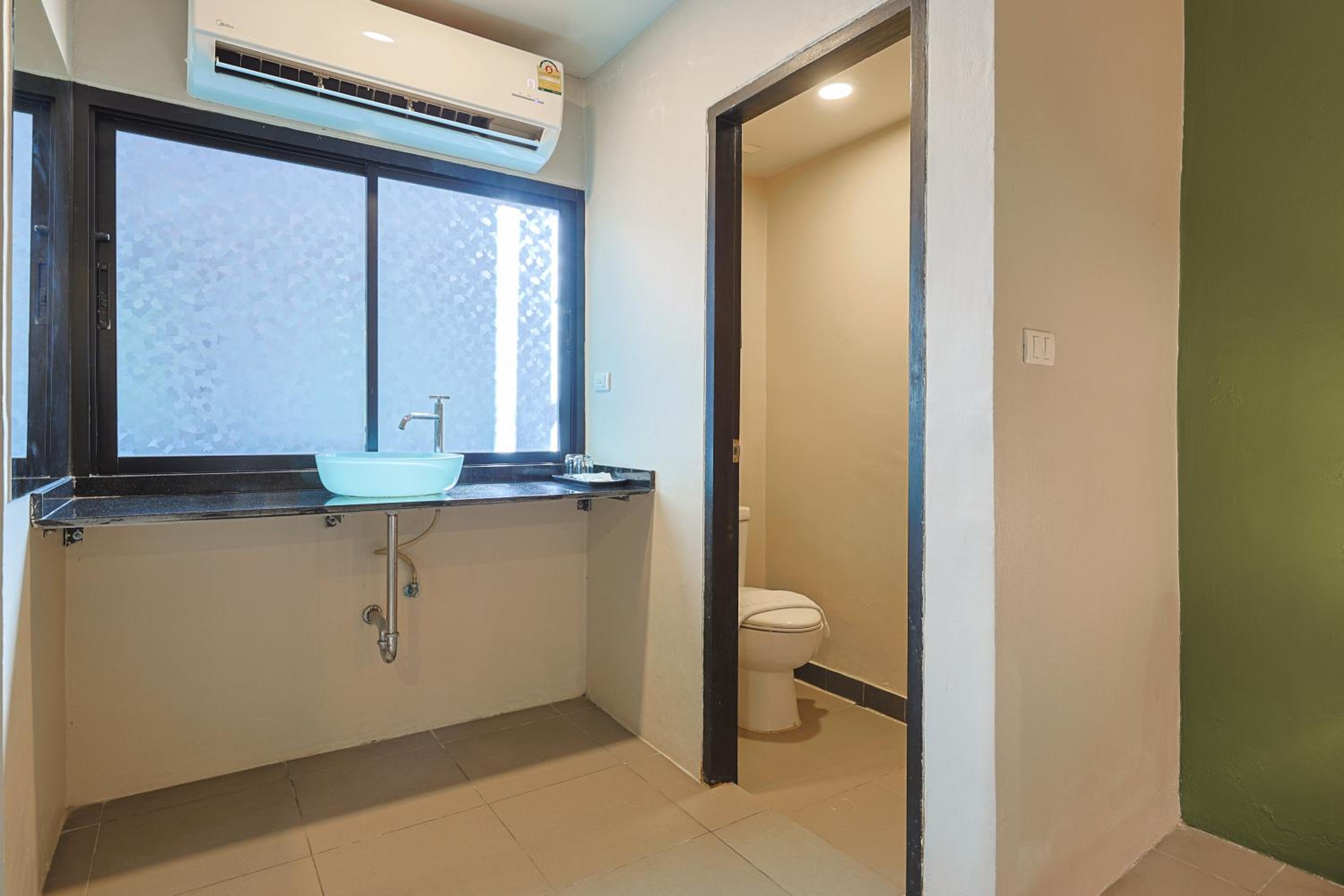 Standard Double Room - Photo 7