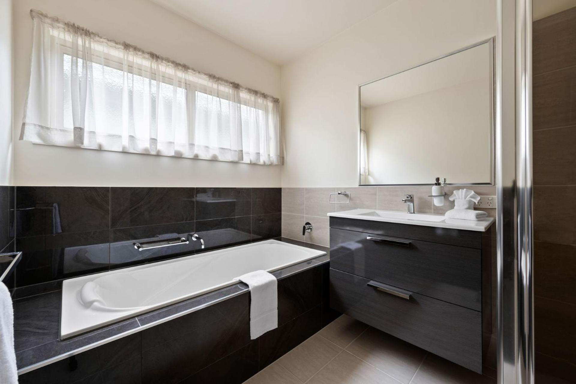 Three-Bedroom House photo 2