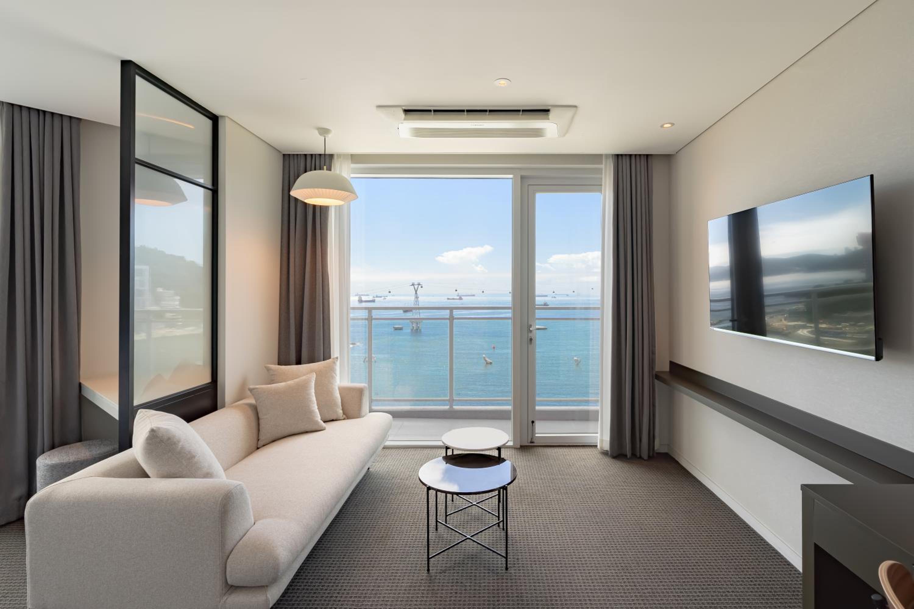 Studio Suite W Ocean - Photo 5