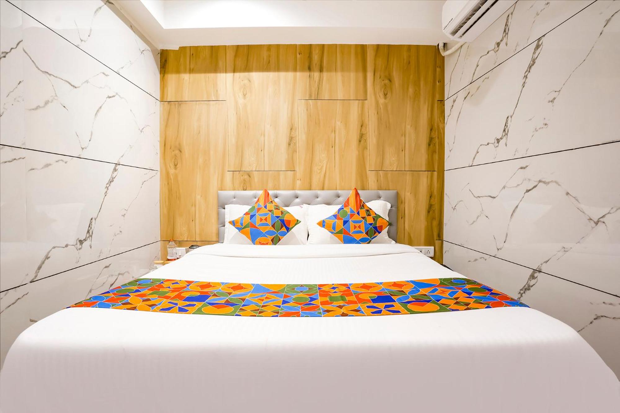 Deluxe Room - Photo 2