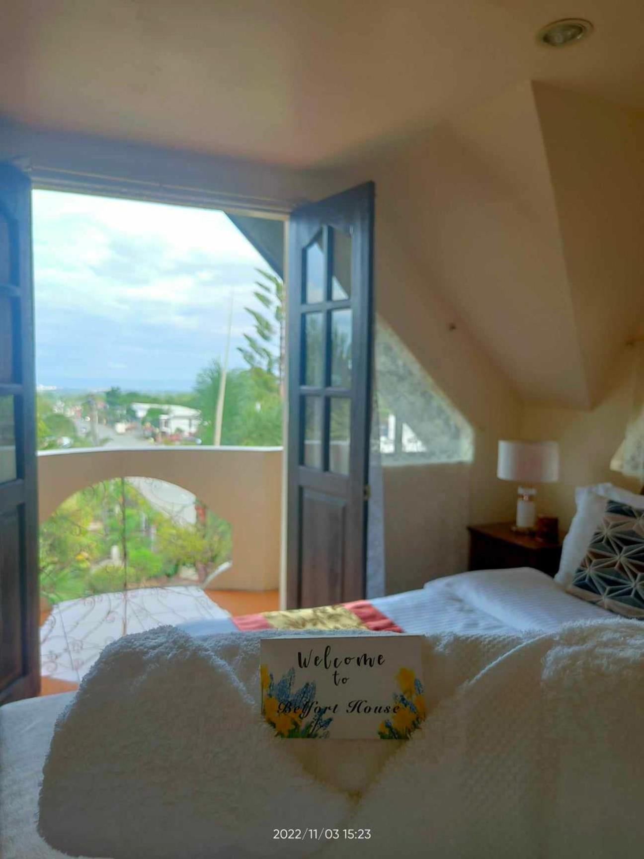 Deluxe Double Room with Balcony and Sea View - Photo 13