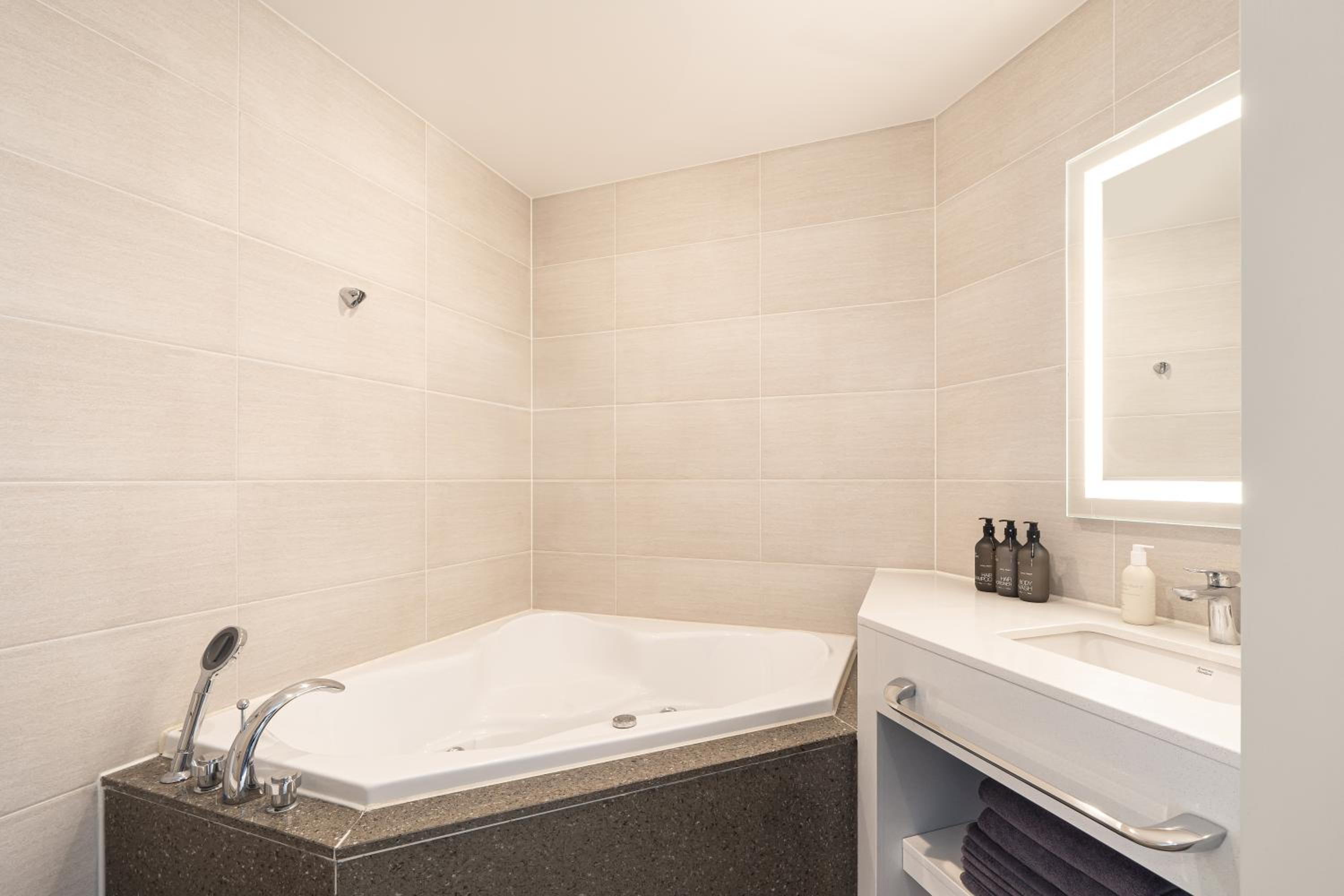 Studio Suite W Ocean - Photo 10