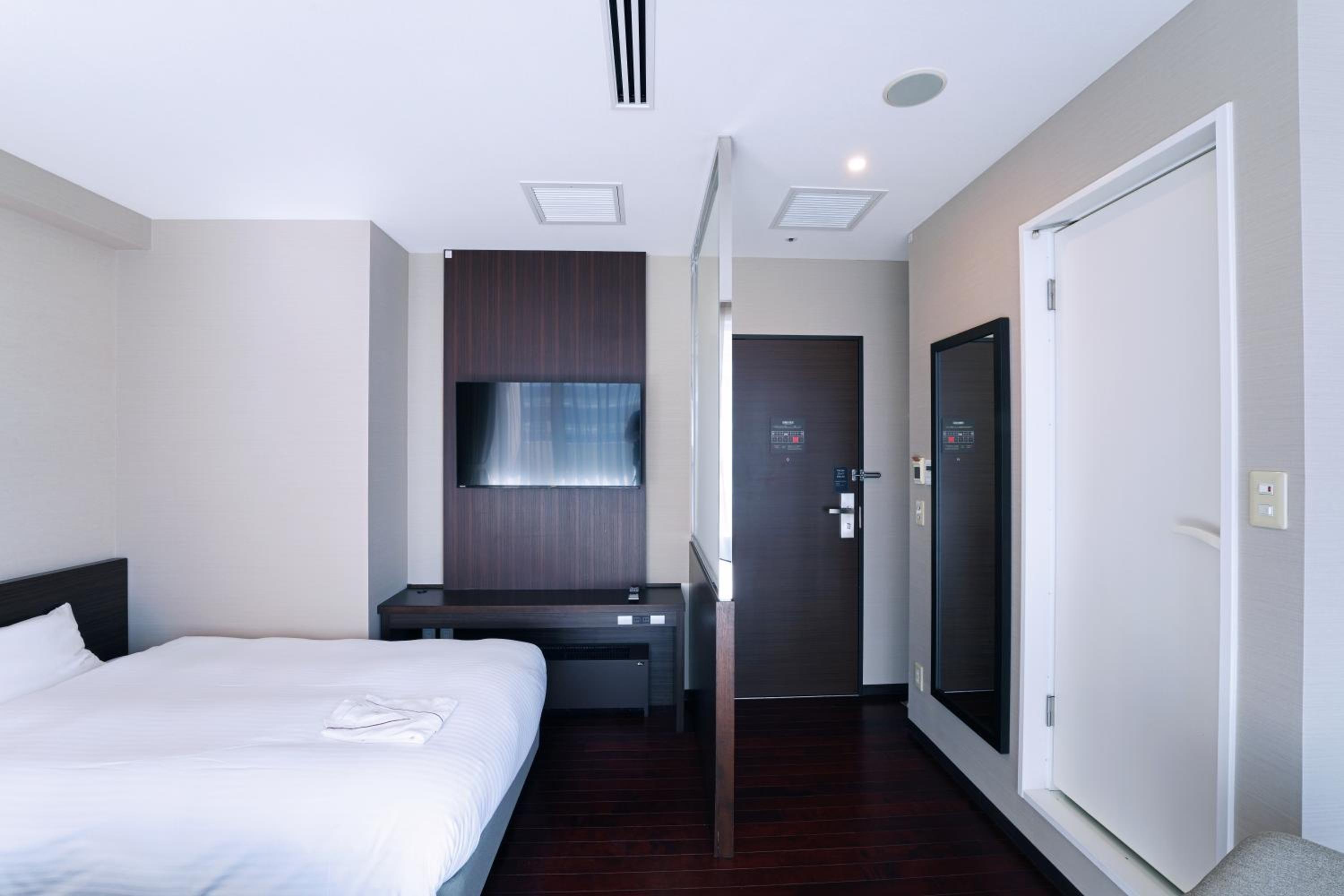 Superior Twin Room with Balcony - Photo 7