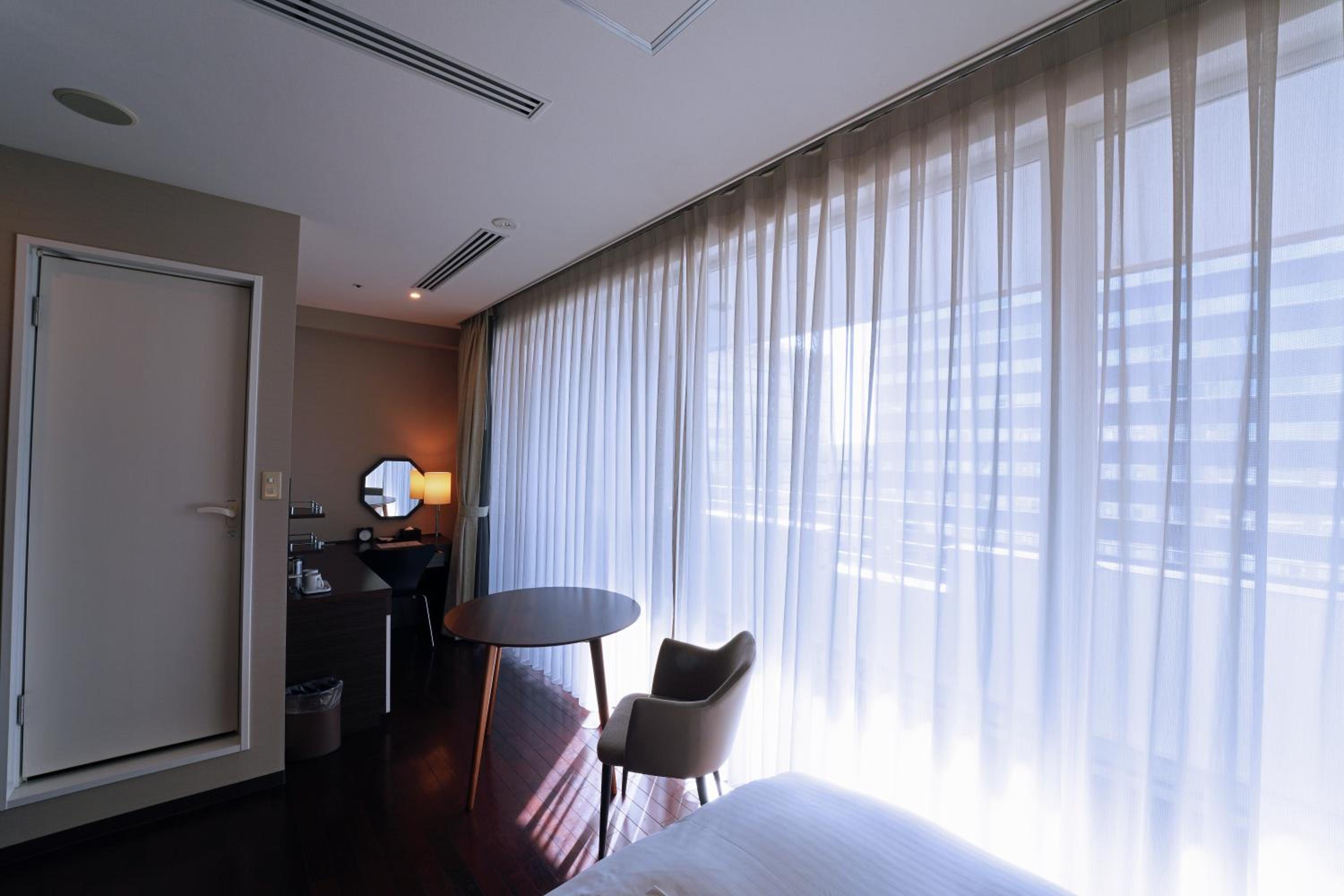 Superior Twin Room with Balcony - Photo 6