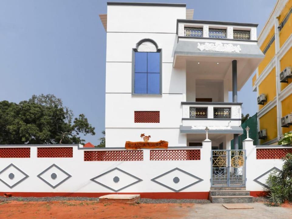 Three-Bedroom Villa photo 2