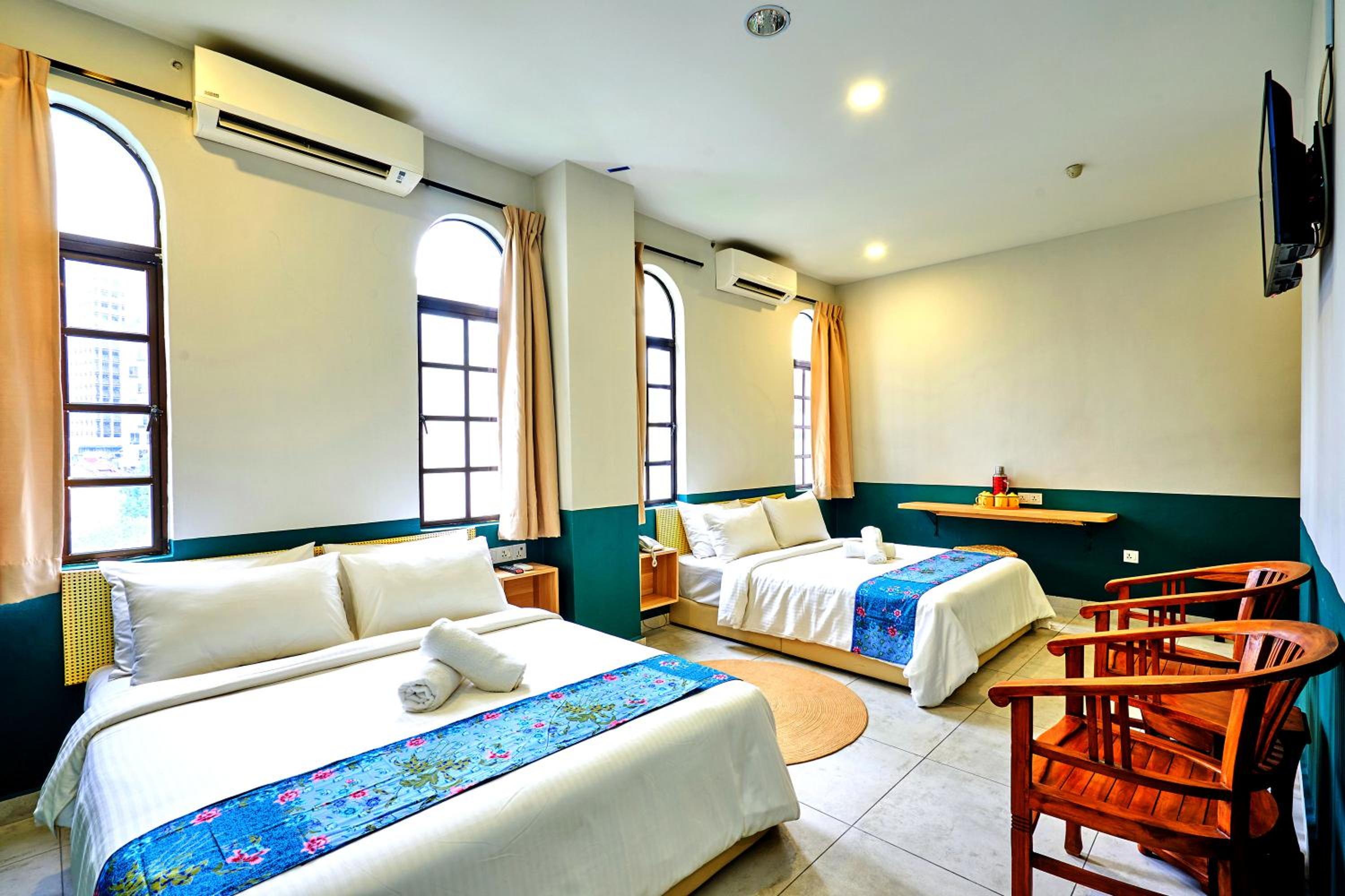 Deluxe Queen Suite