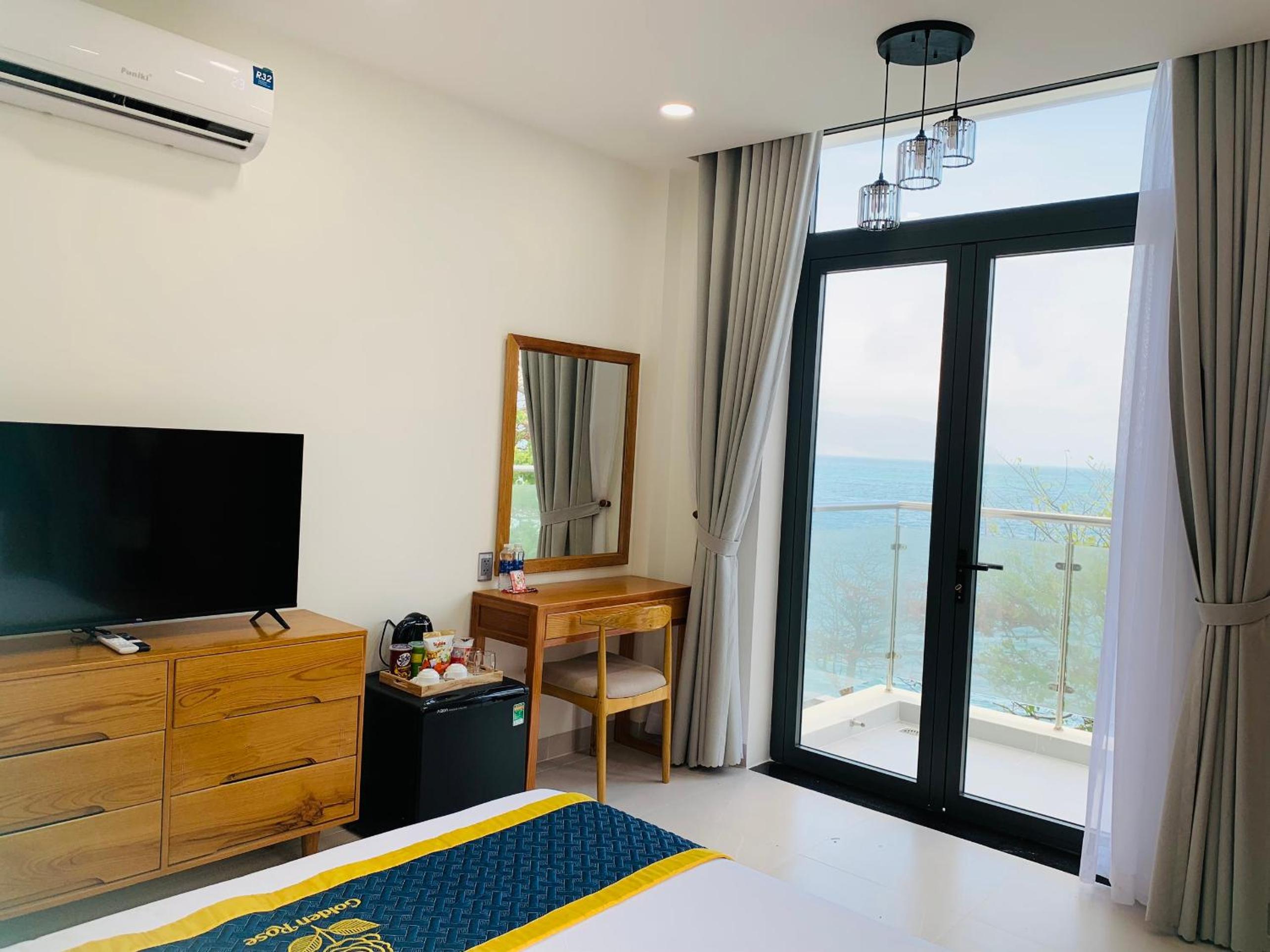 Deluxe Double Room with Sea View - Photo 7