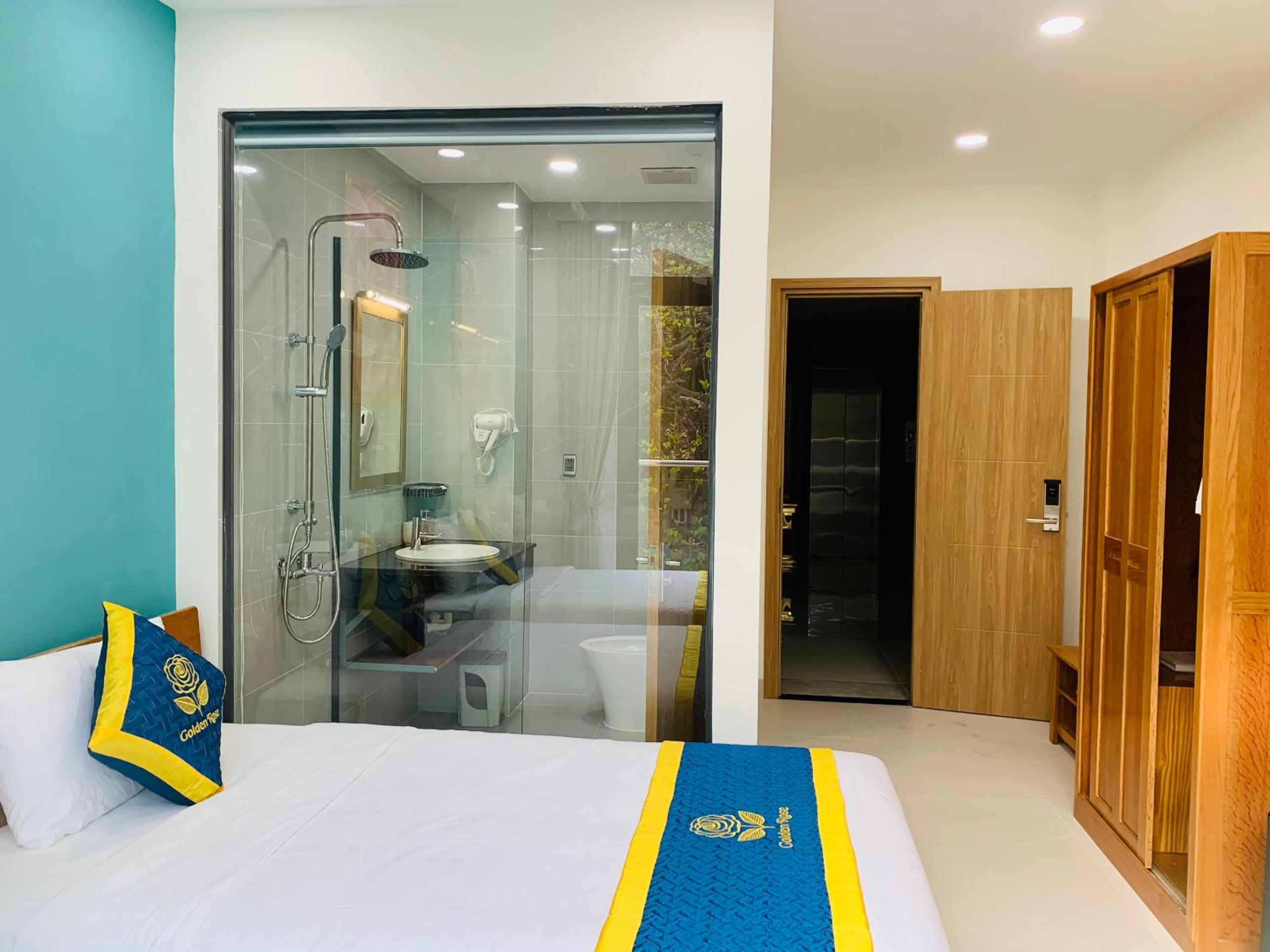 Deluxe Double Room with Sea View - Photo 8