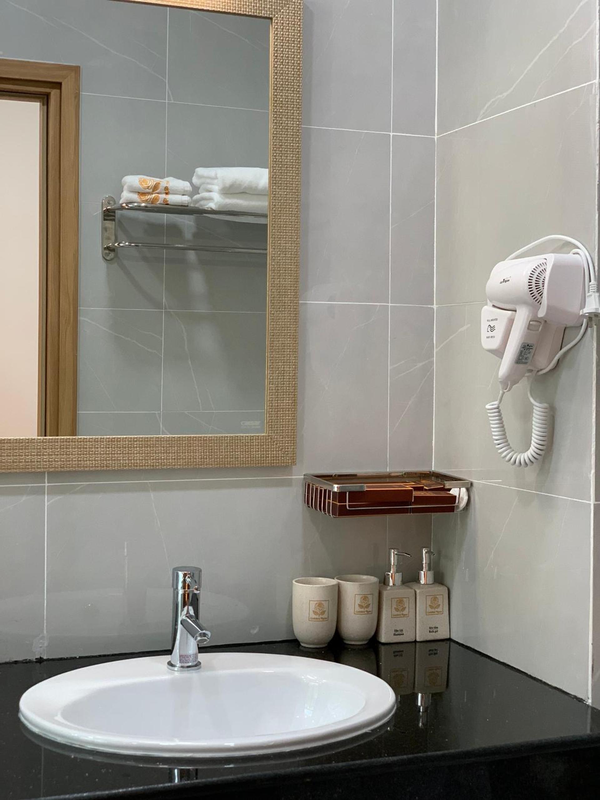 Deluxe Double Room with Sea View - Photo 3