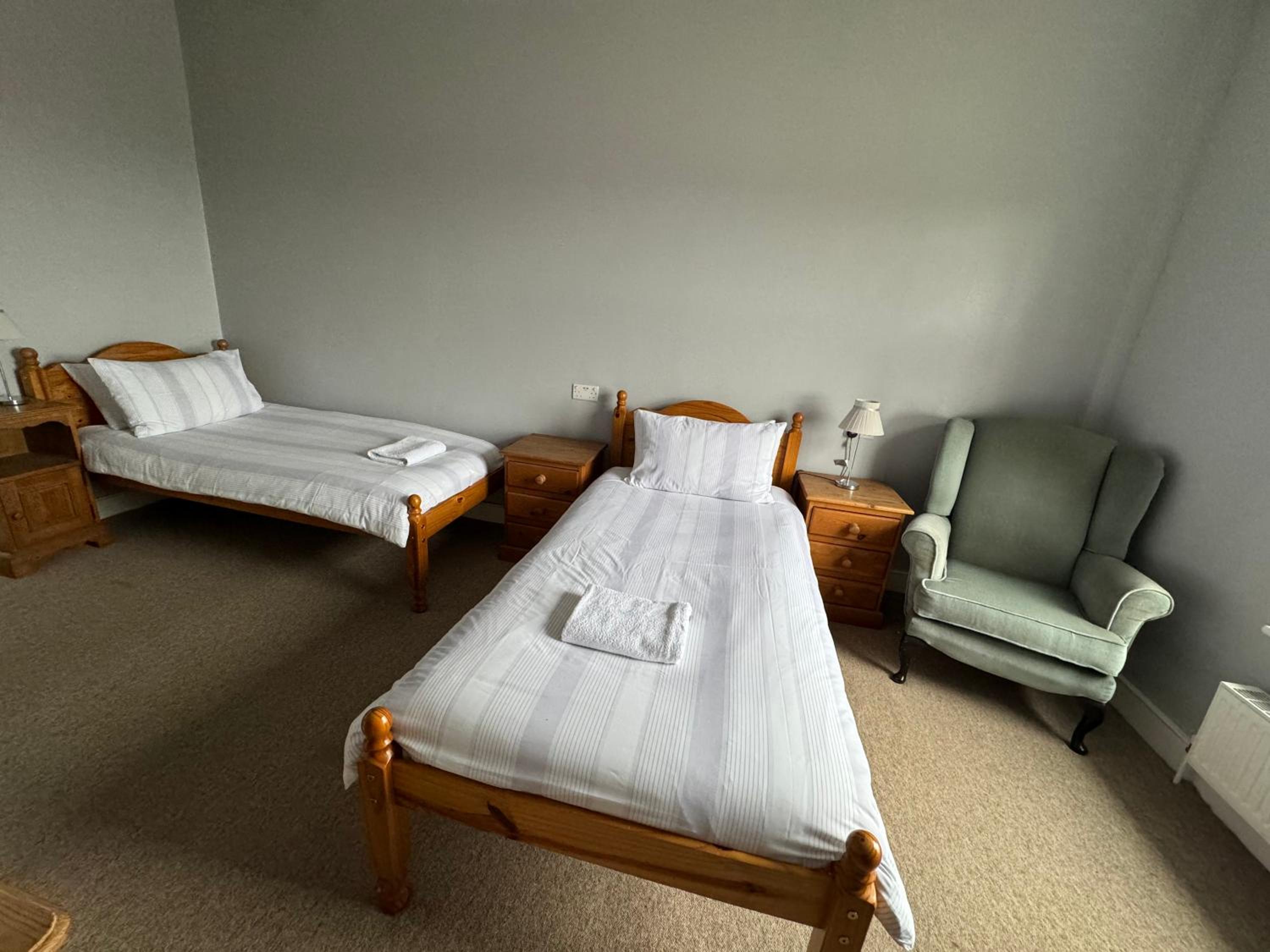 Standard Twin Room - Photo 2