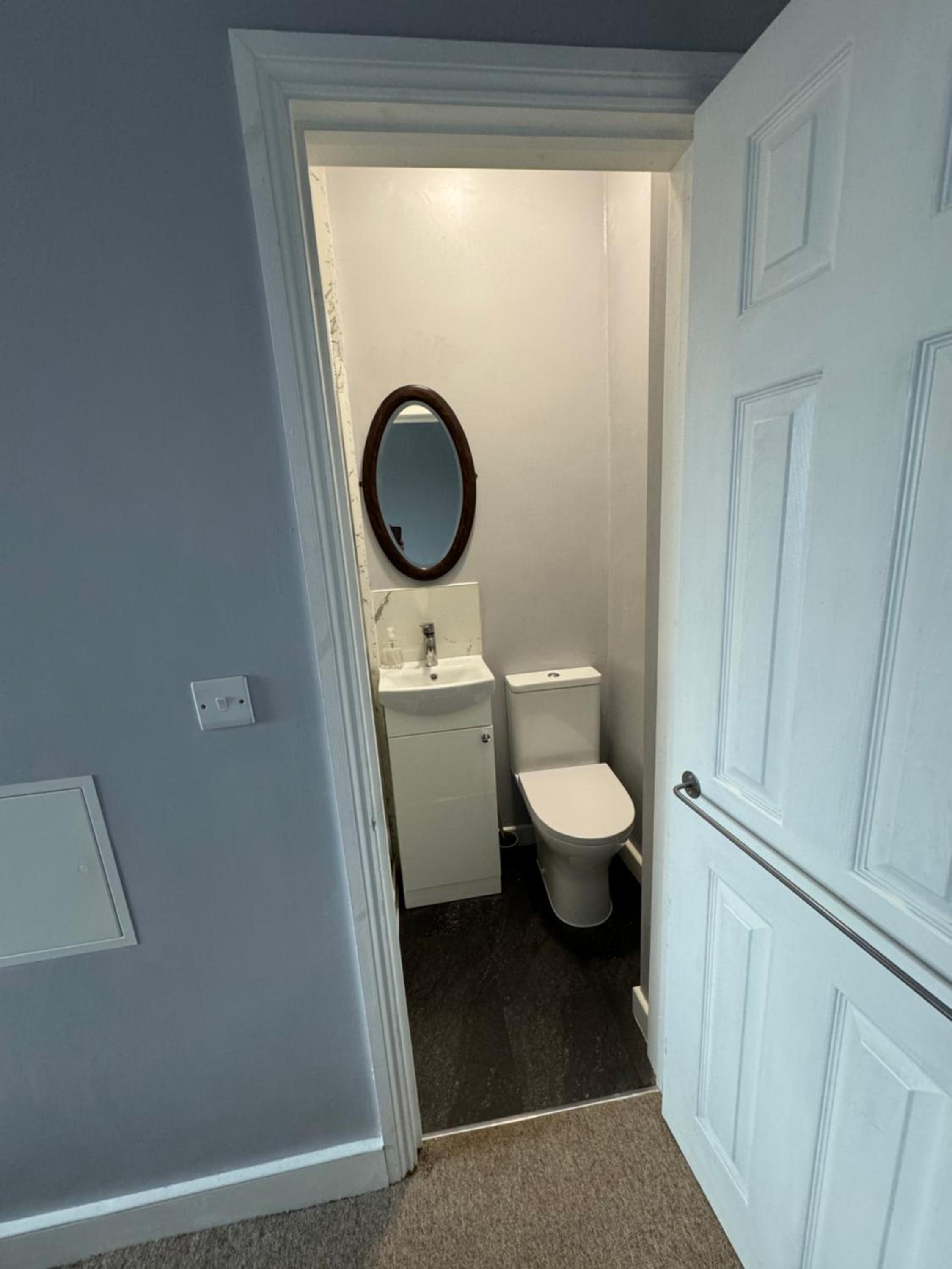 Standard Twin Room - Photo 8