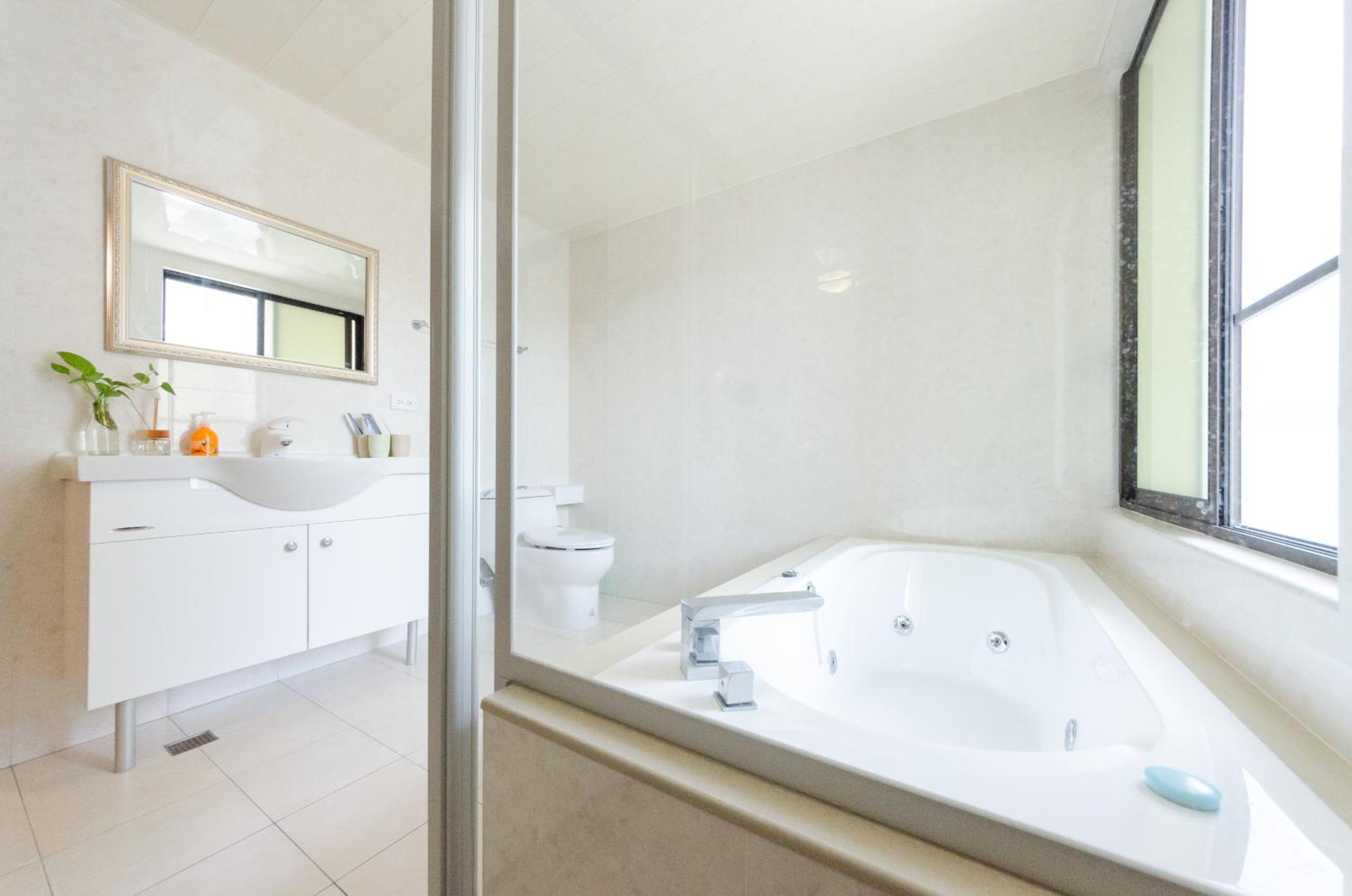 Quadruple Room with Bath photo 3