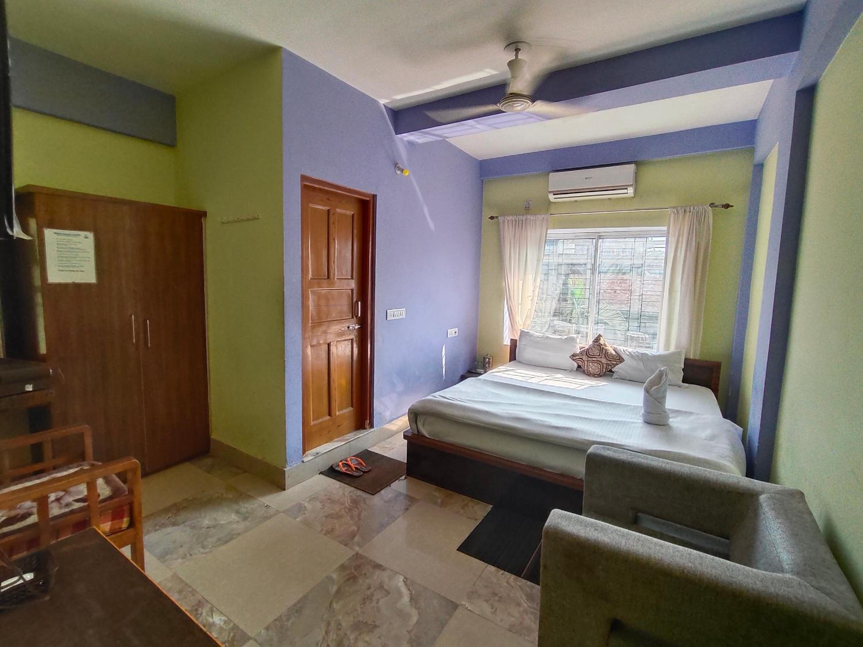 Standard Queen Room