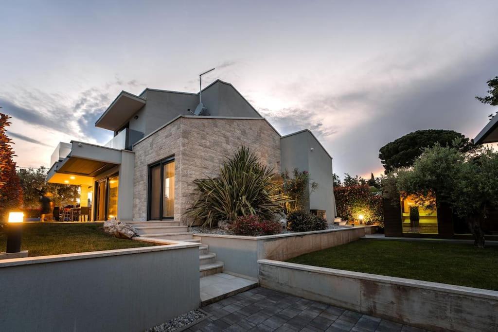 Three-Bedroom Villa photo 3