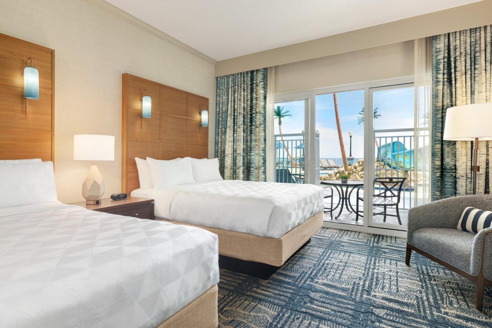 Queen Suite with Pool View - Photo 2