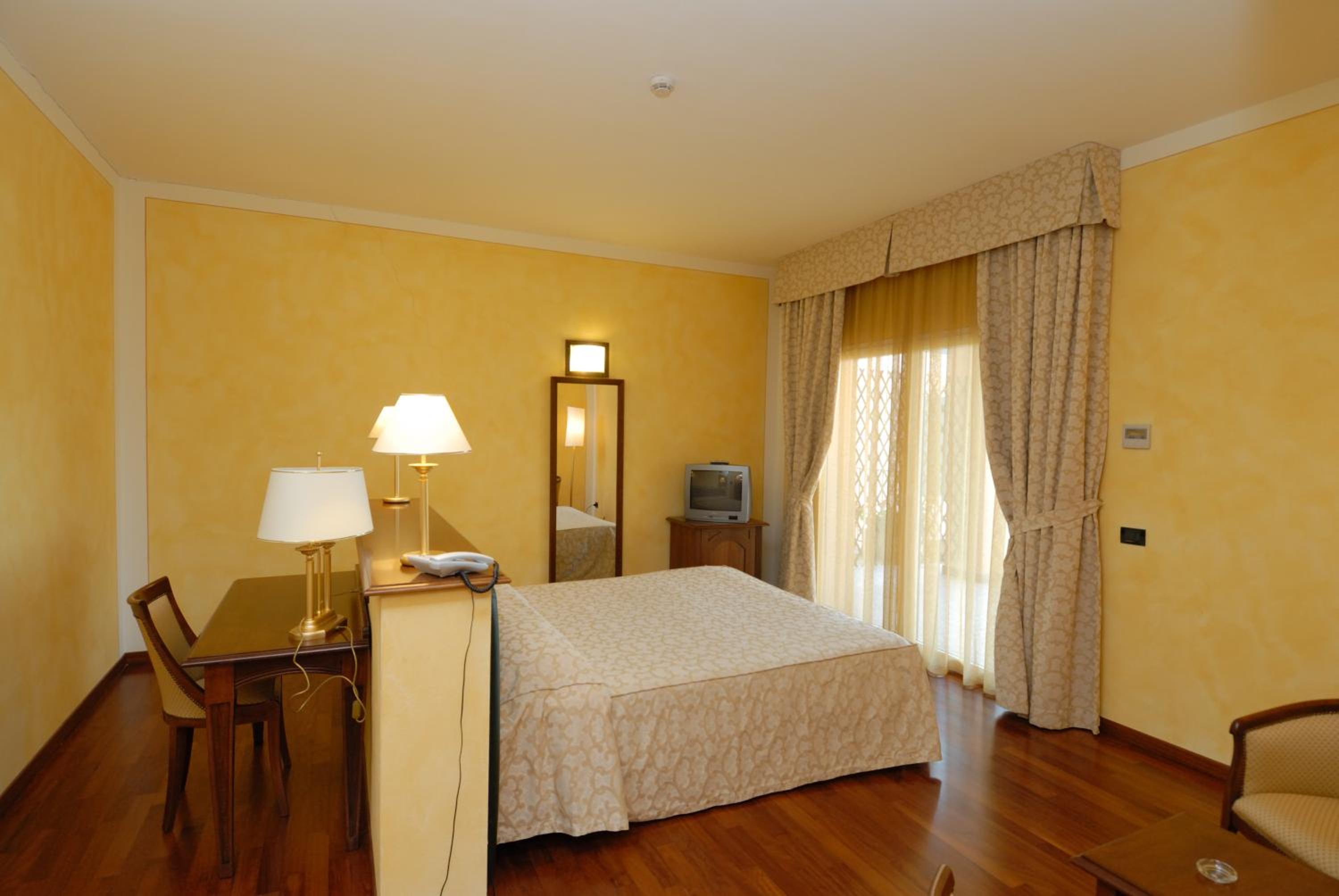 Family Room (2 Adults + 2 Children) photo 3