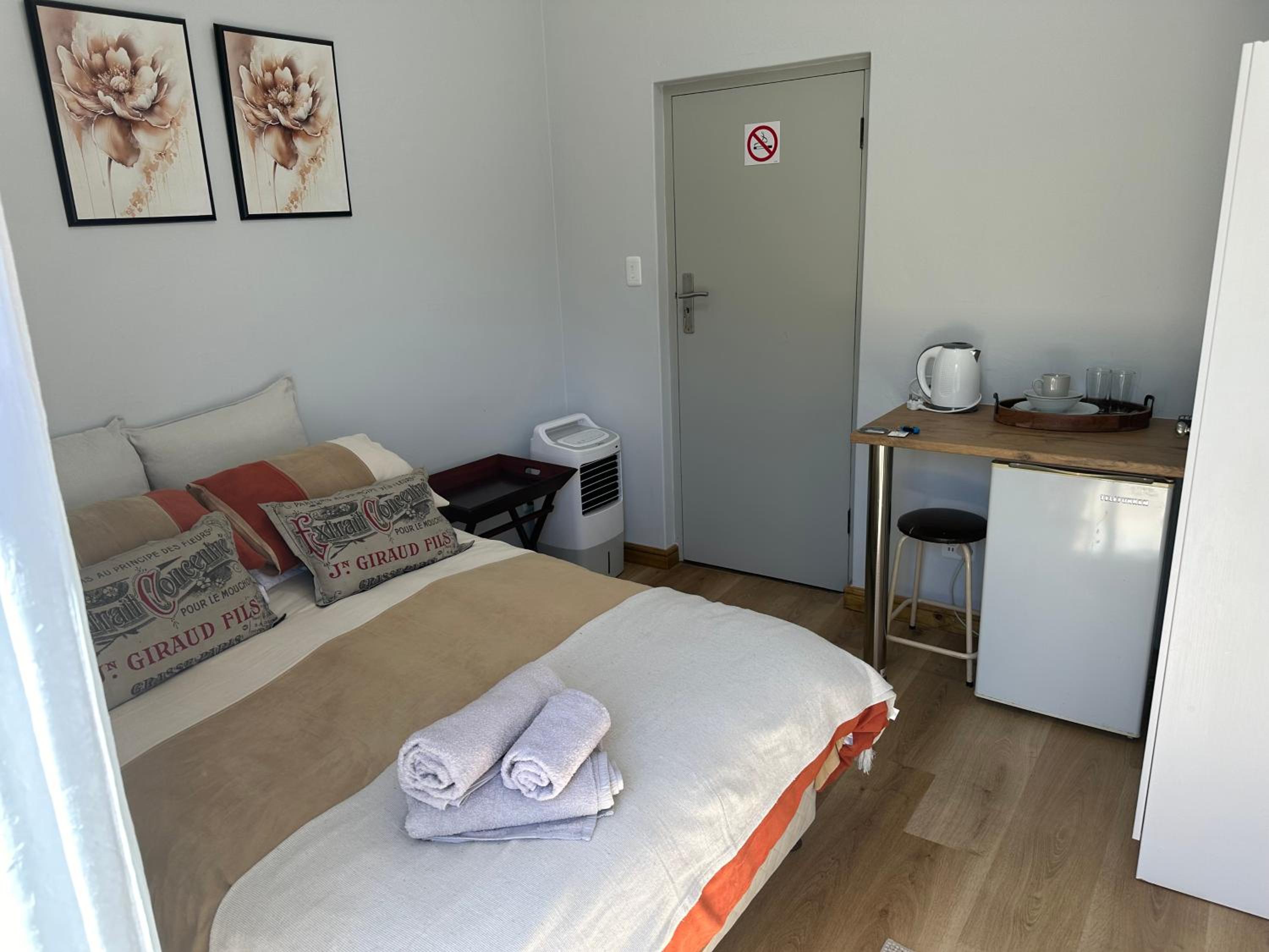 Budget Double Room photo 2