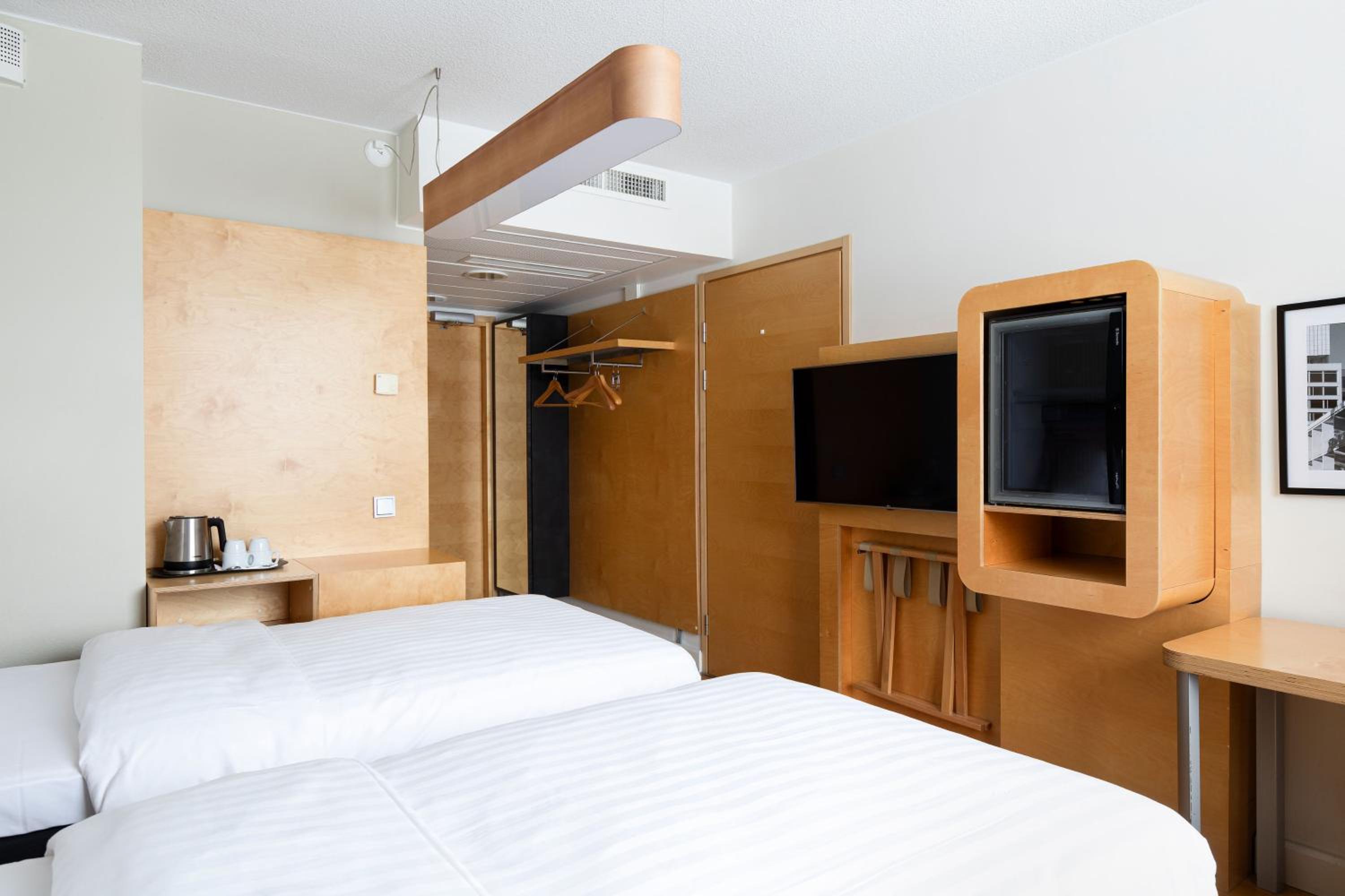 Twin Room - Disability Access - Photo 2