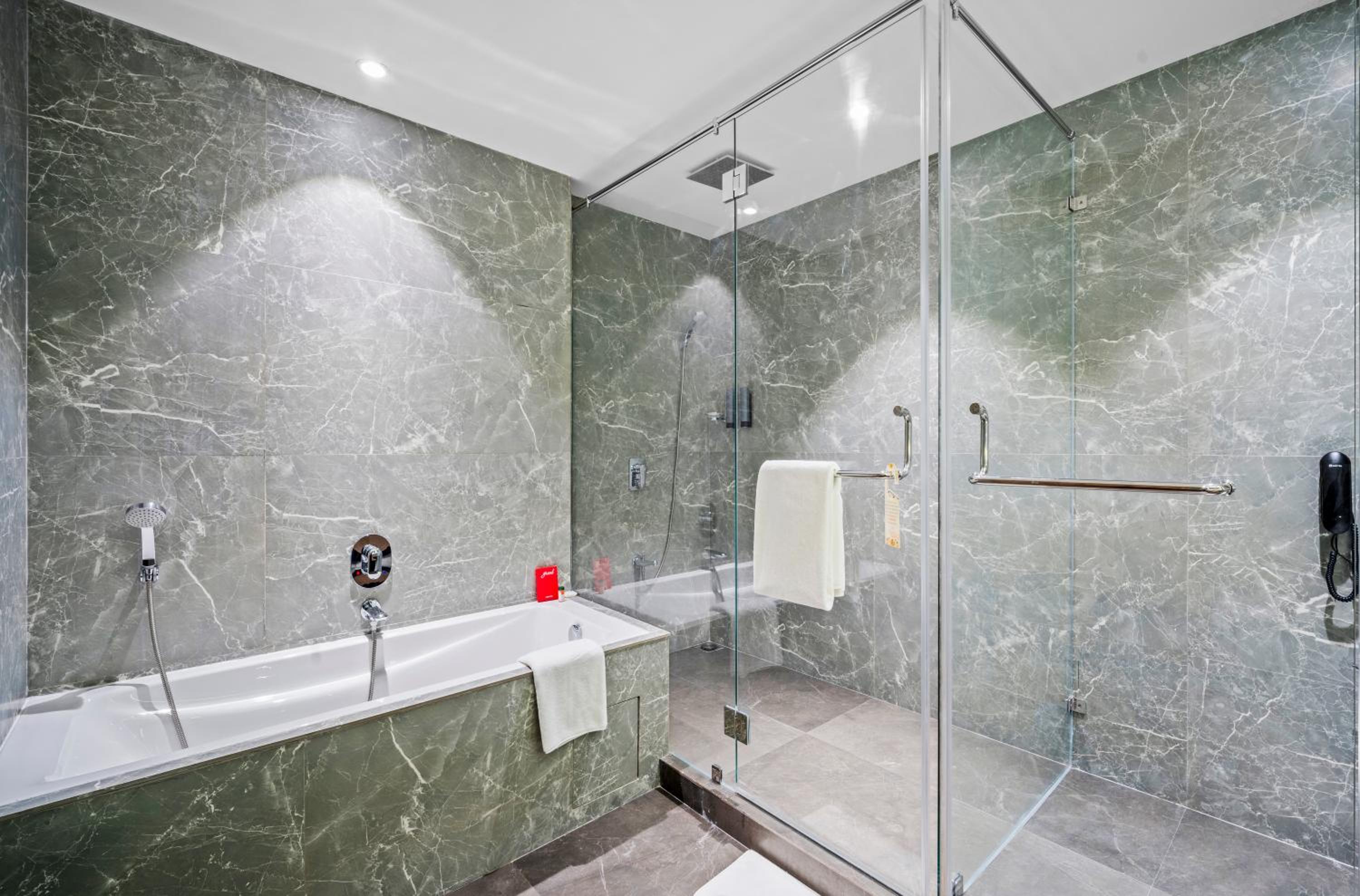 Deluxe Suite - Photo 3
