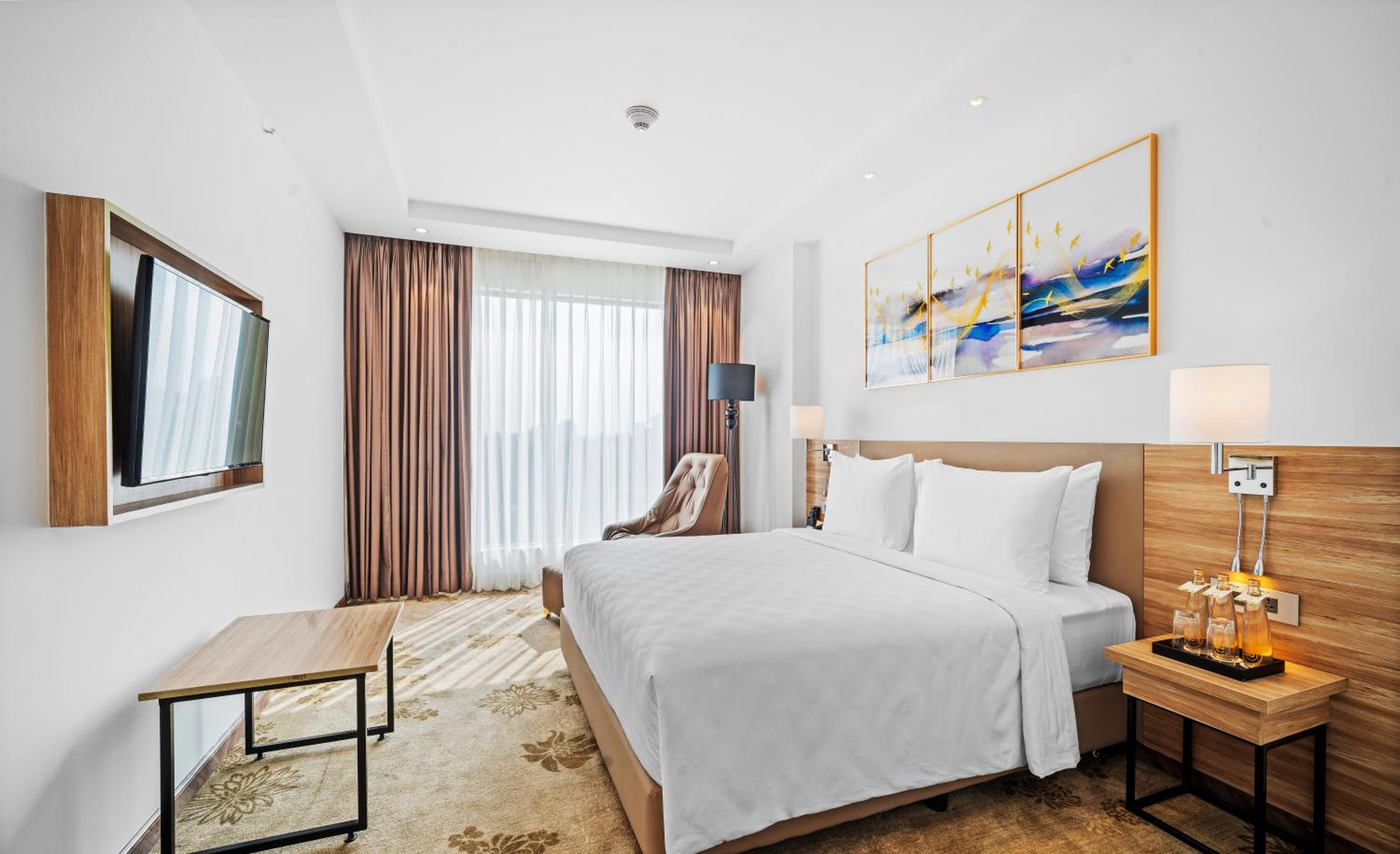 Deluxe Suite - Photo 2