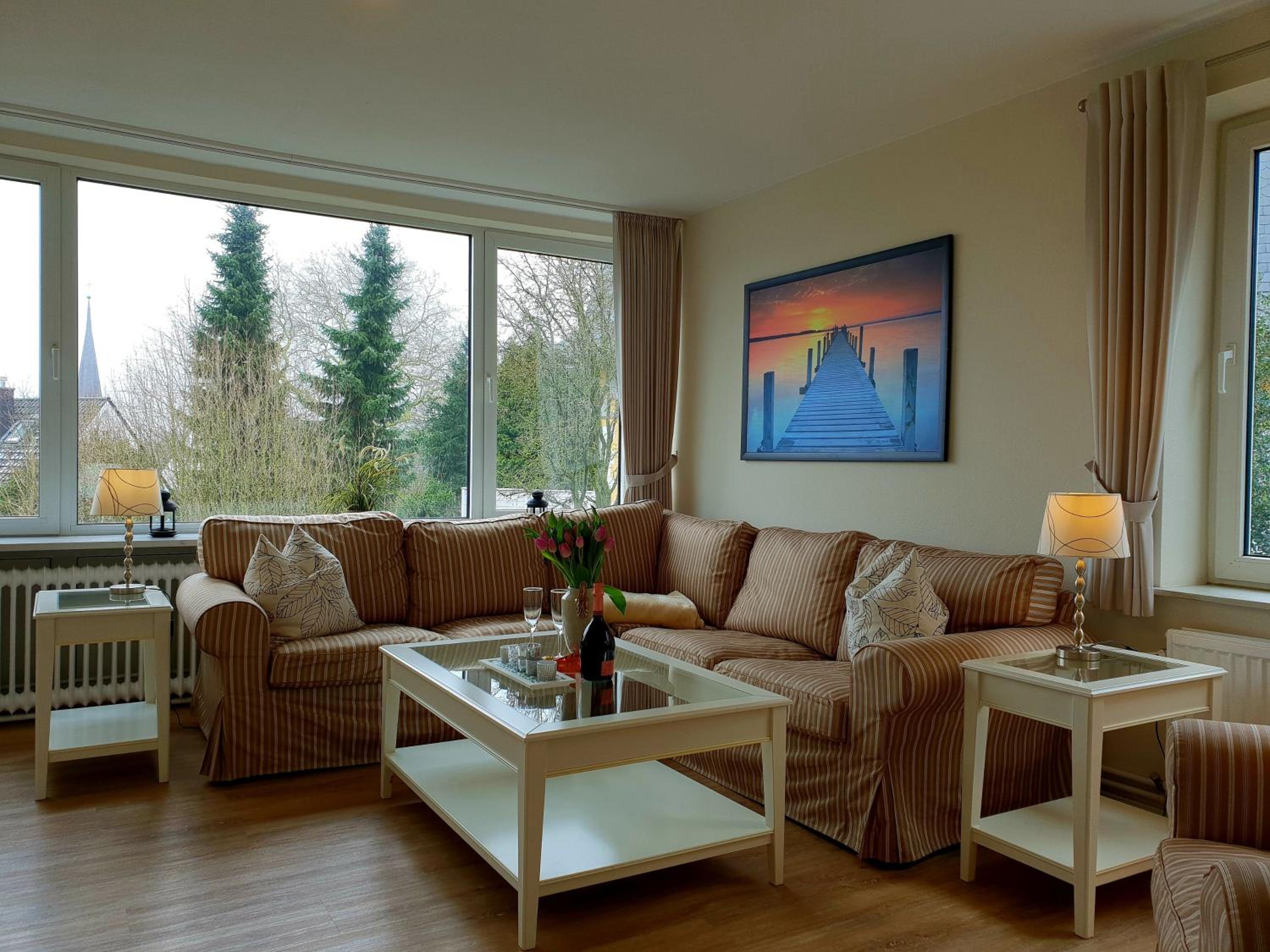 Apartment with Balcony photo 3