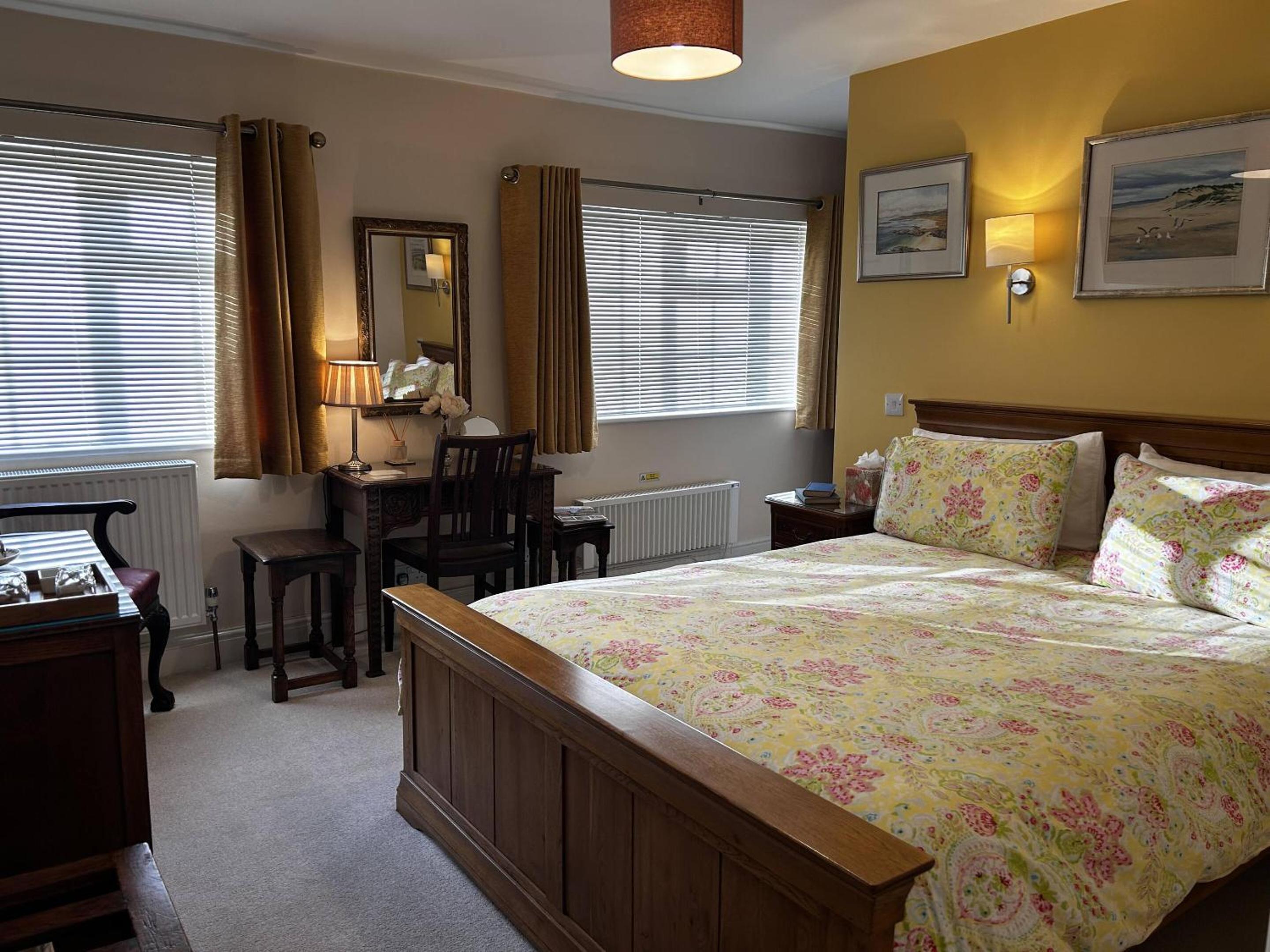 Superior King Room - Photo 1