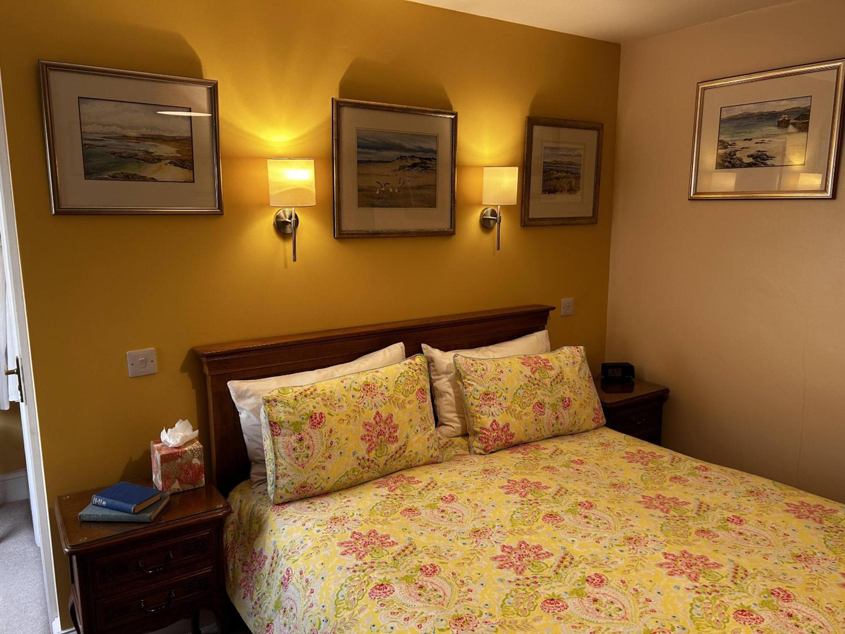 Superior King Room - Photo 7