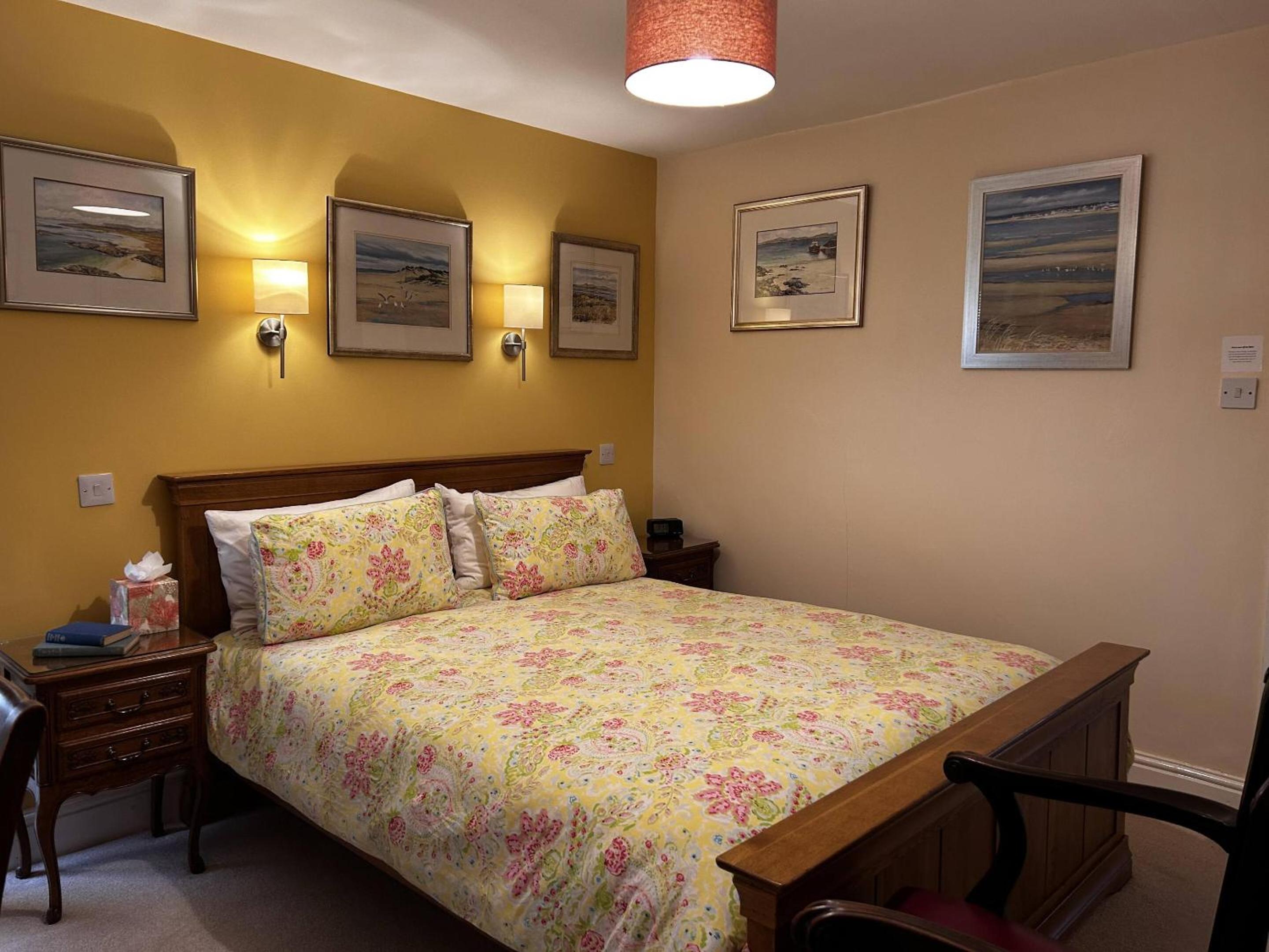 Superior King Room - Photo 6