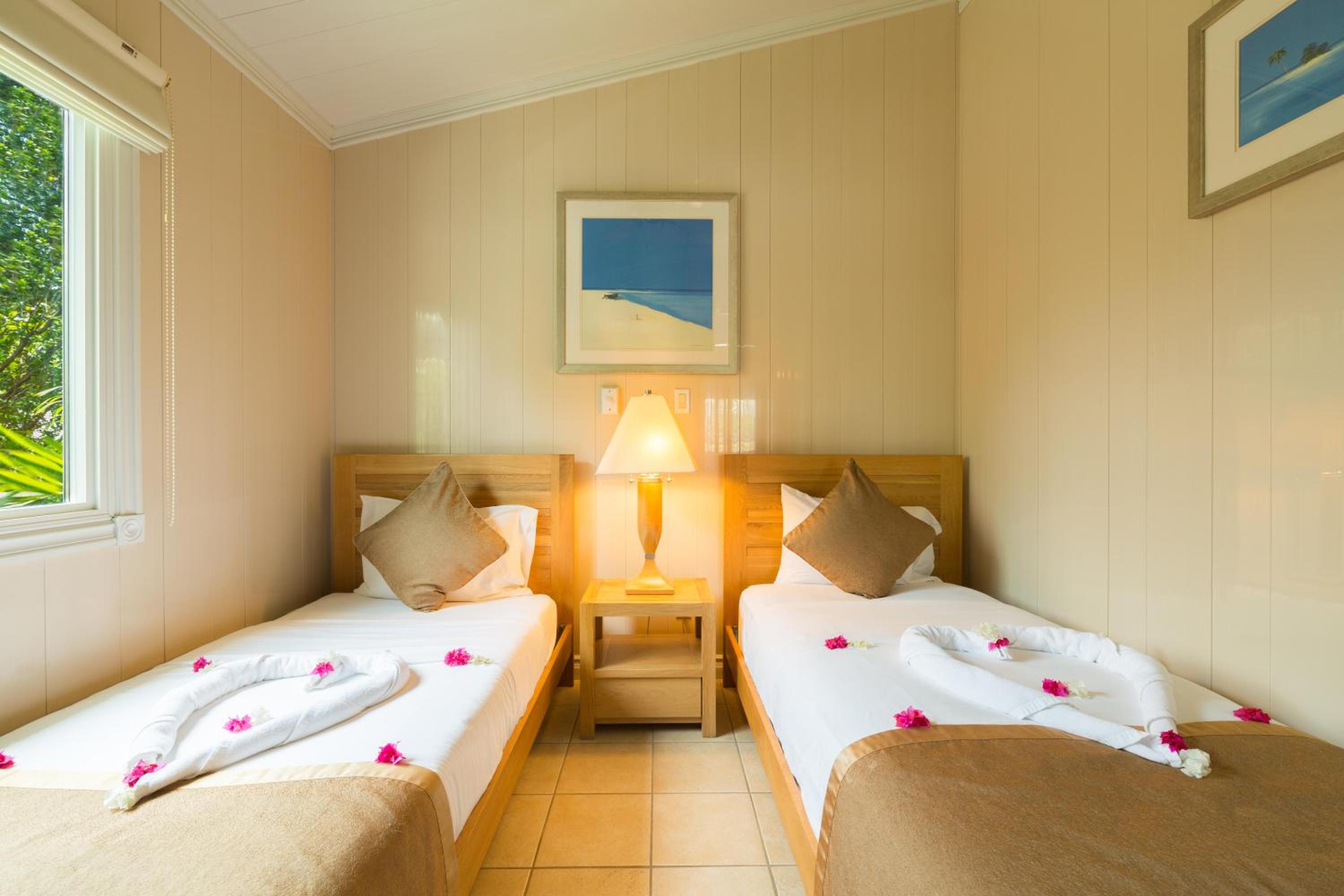 Deluxe Cottage with 1 King Bed and 2 Twins Beds