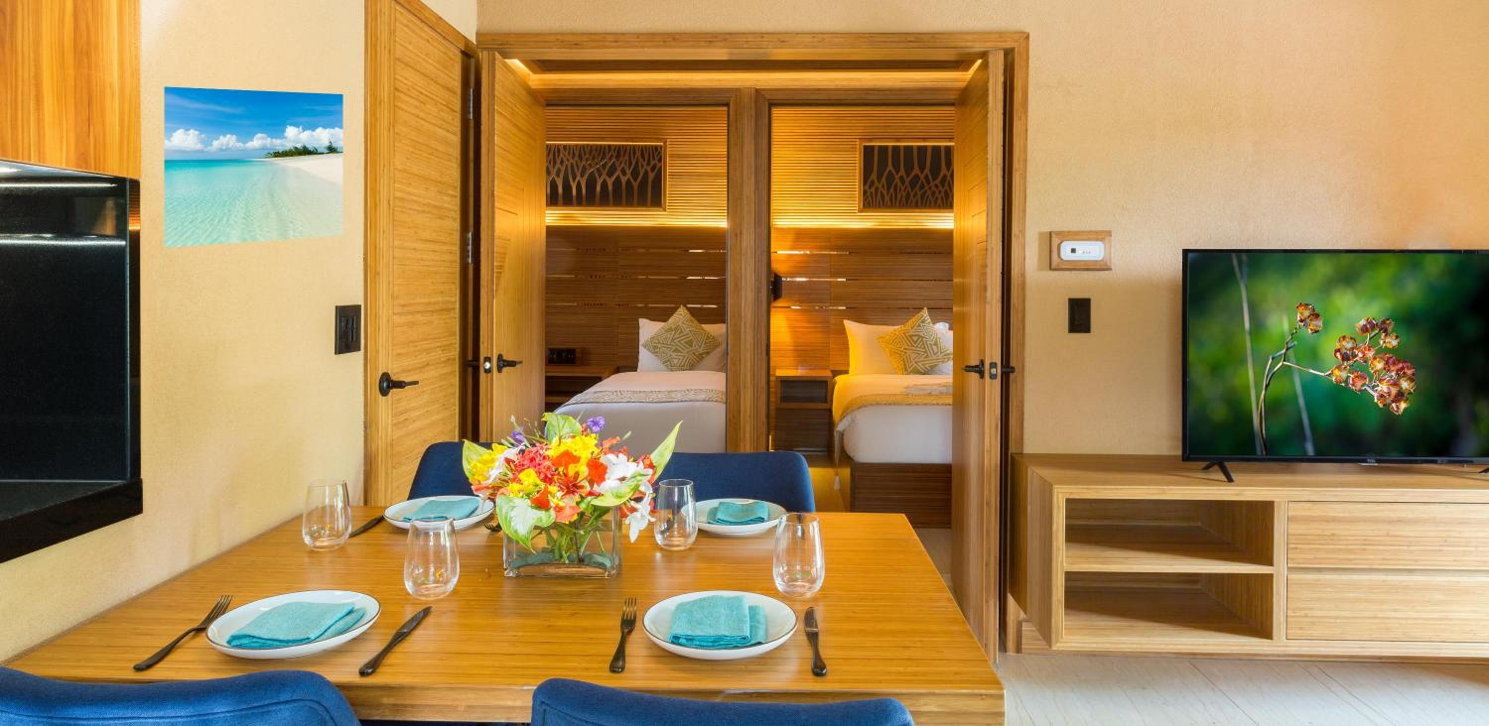 Luxury Cottage with 1 King Bed and 2 Twin Beds