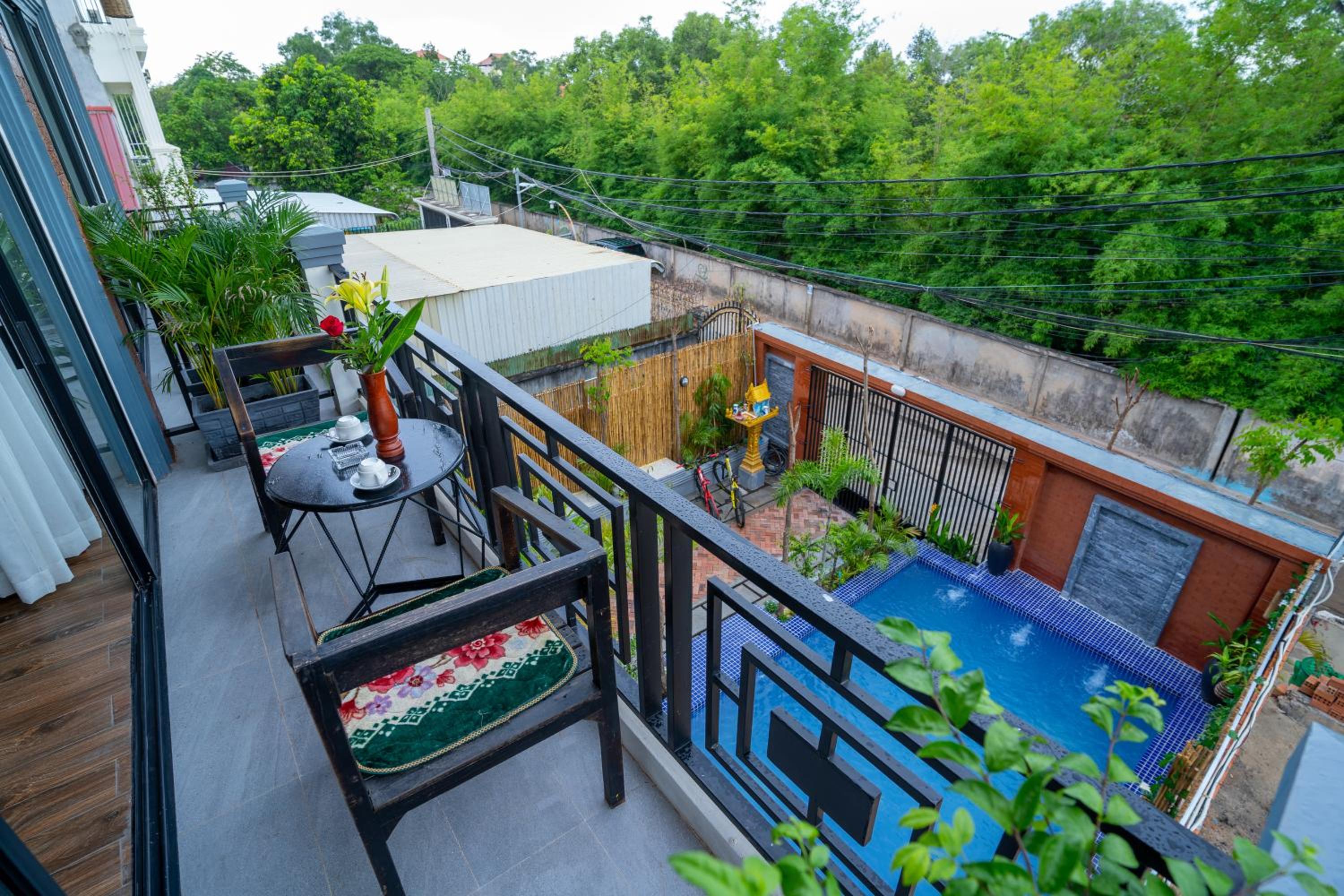 King Suite With Pool View