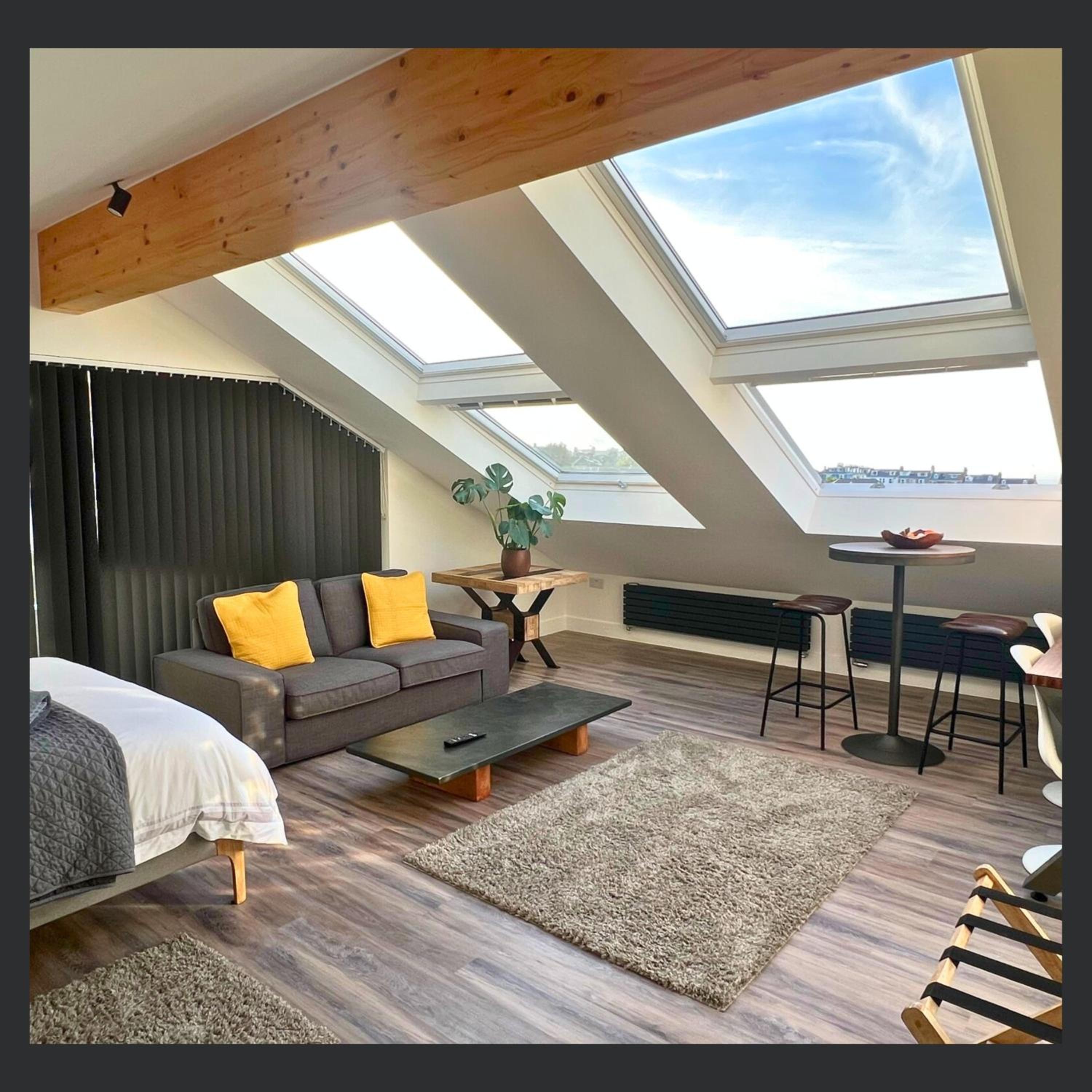Deluxe Double Room with Side Sea View