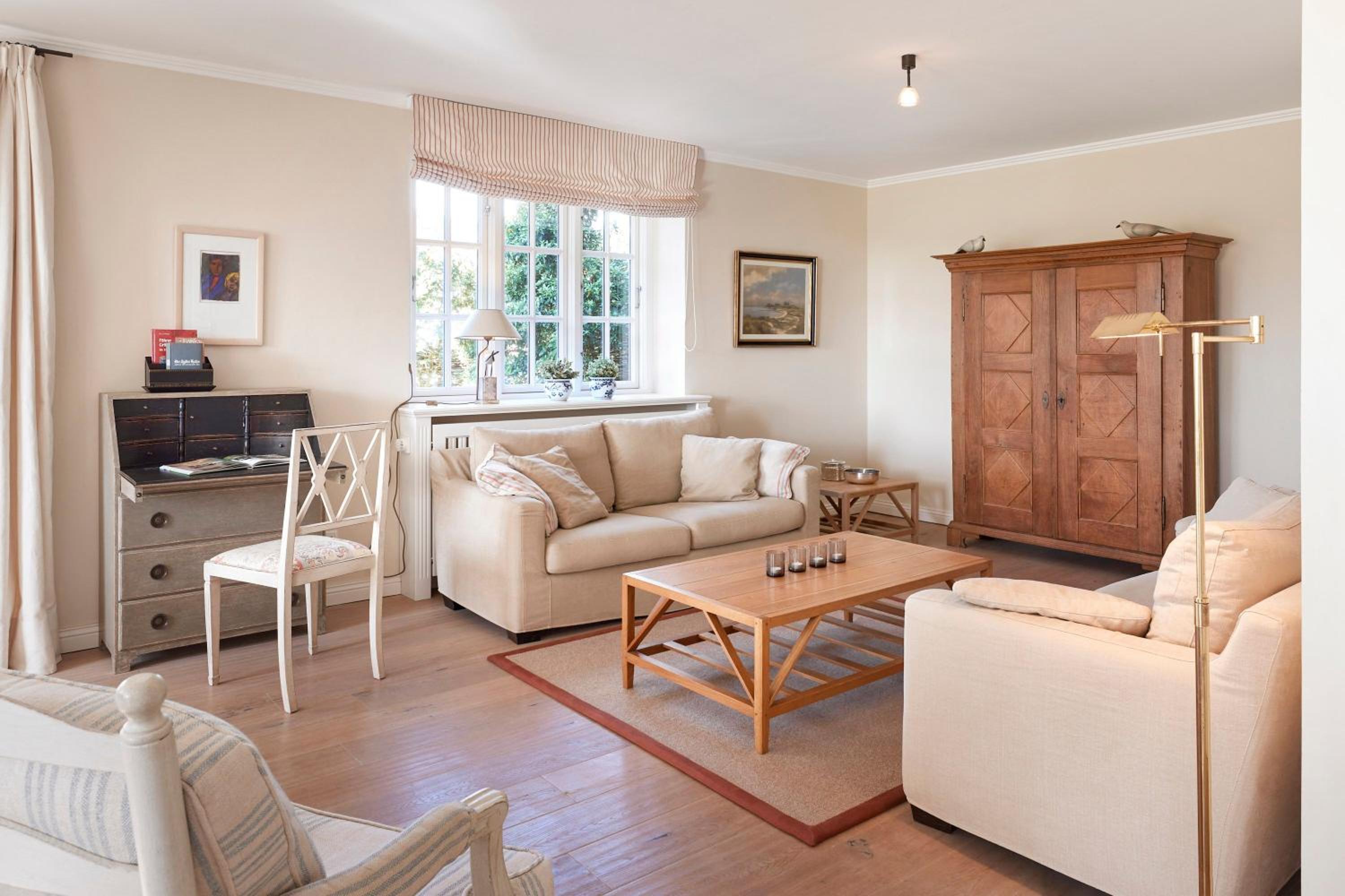 Three-Bedroom House photo 2
