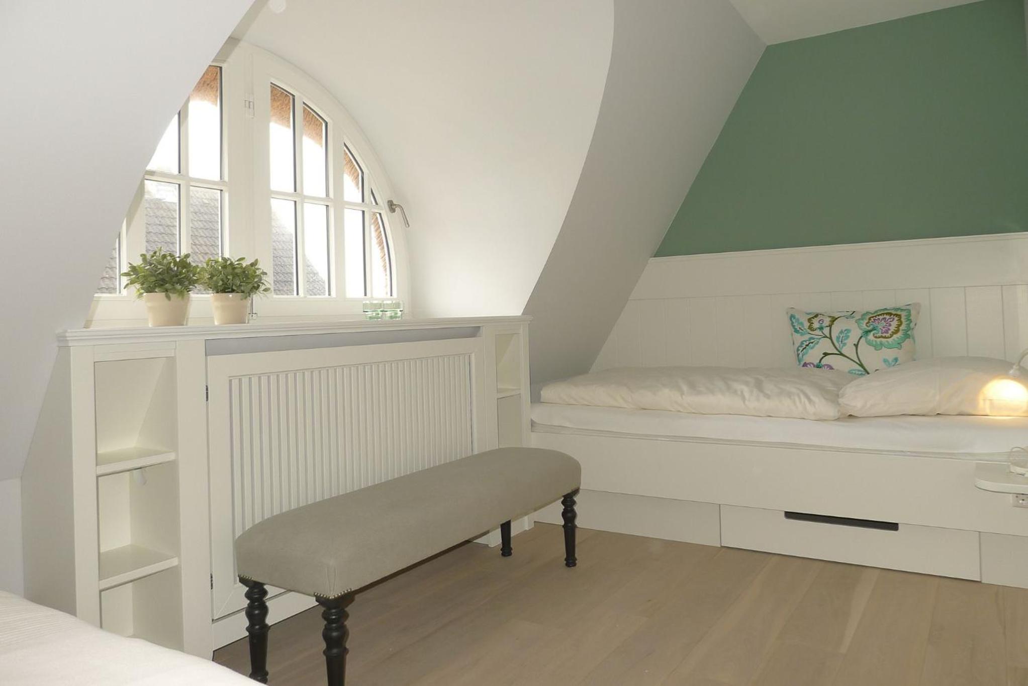 Two-Bedroom House photo 2