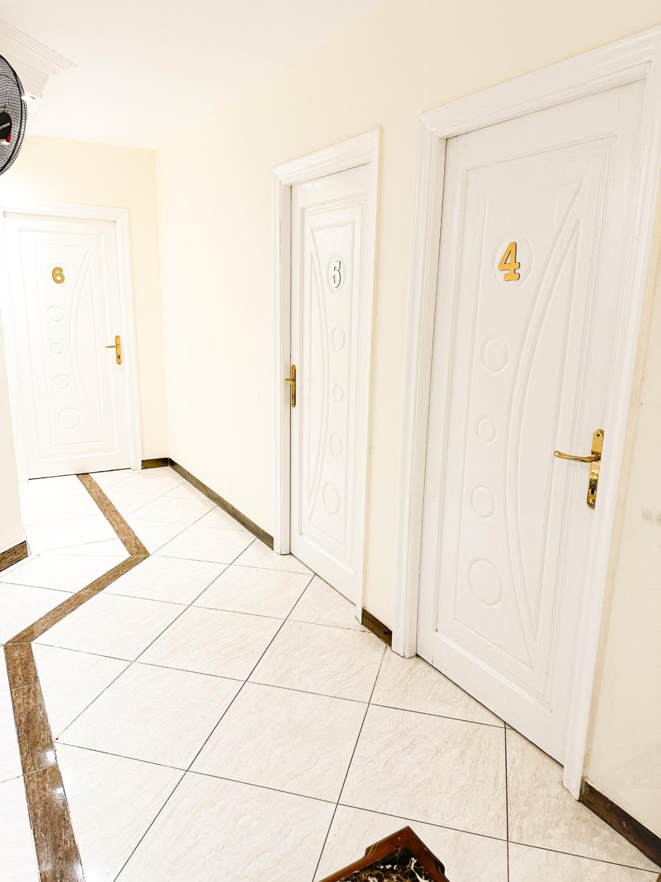 Double Room with Shared Bathroom photo 3