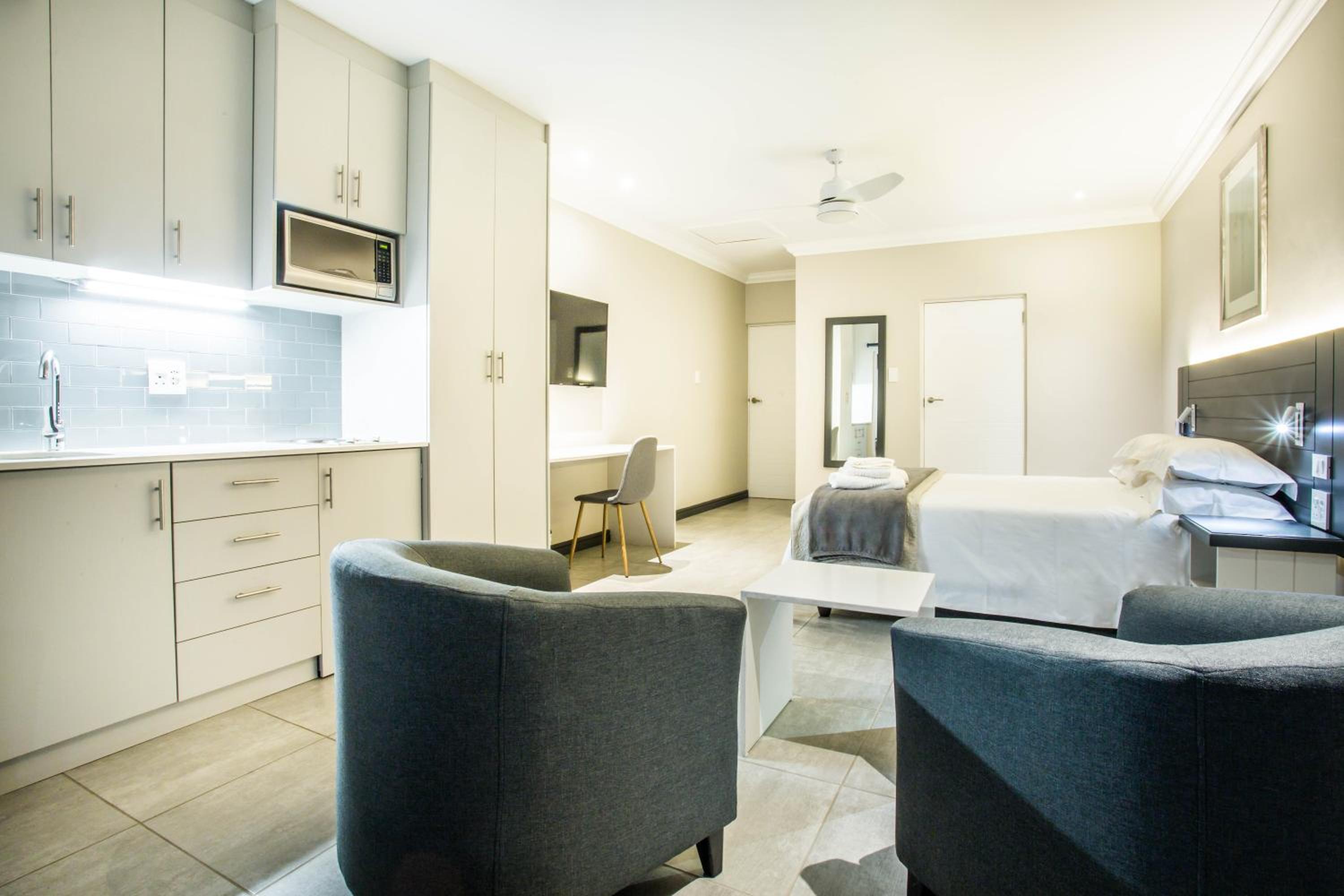 Executive Suites - Photo 4