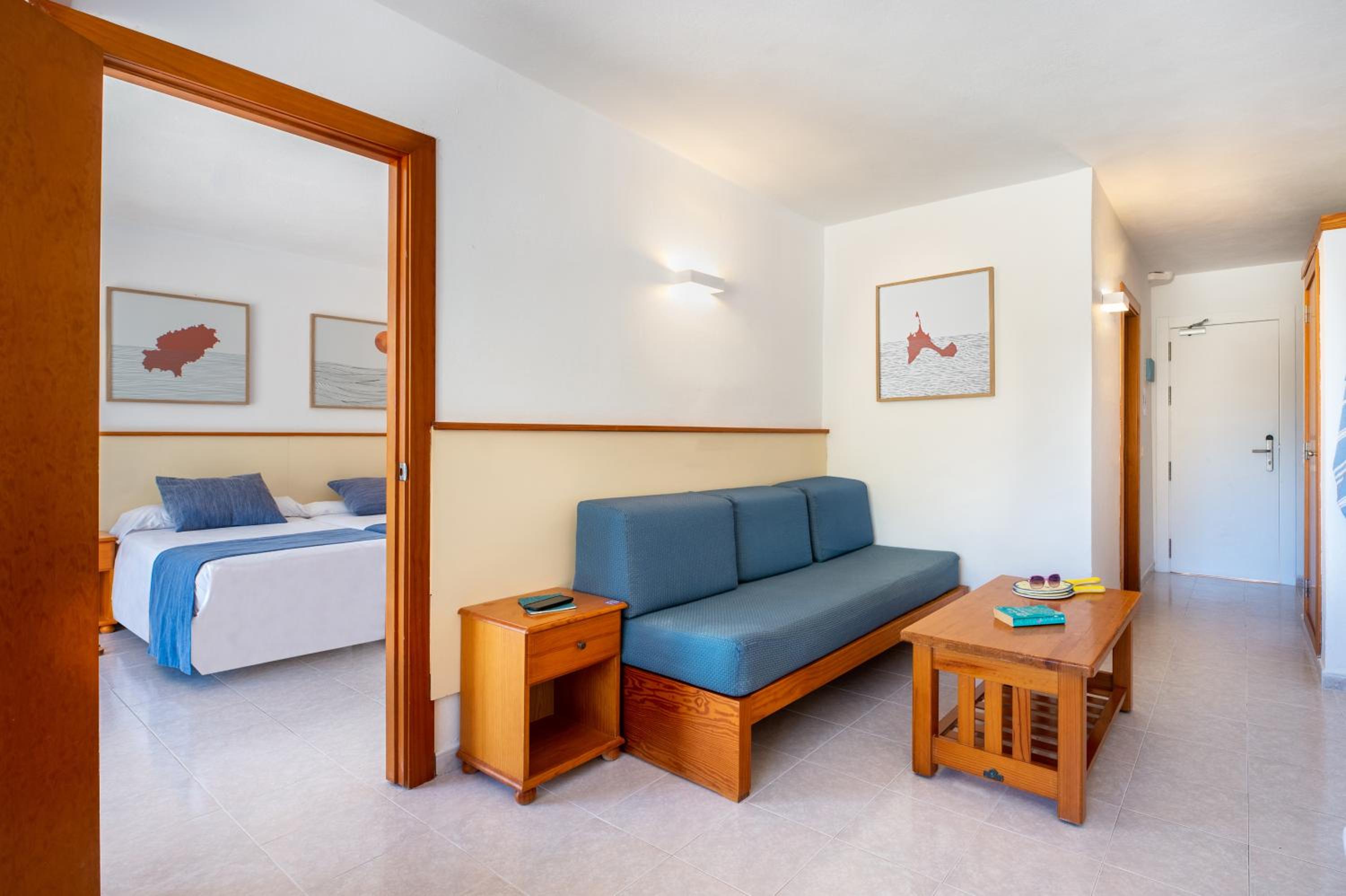One-Bedroom Apartment With Lateral Sea View photo 3