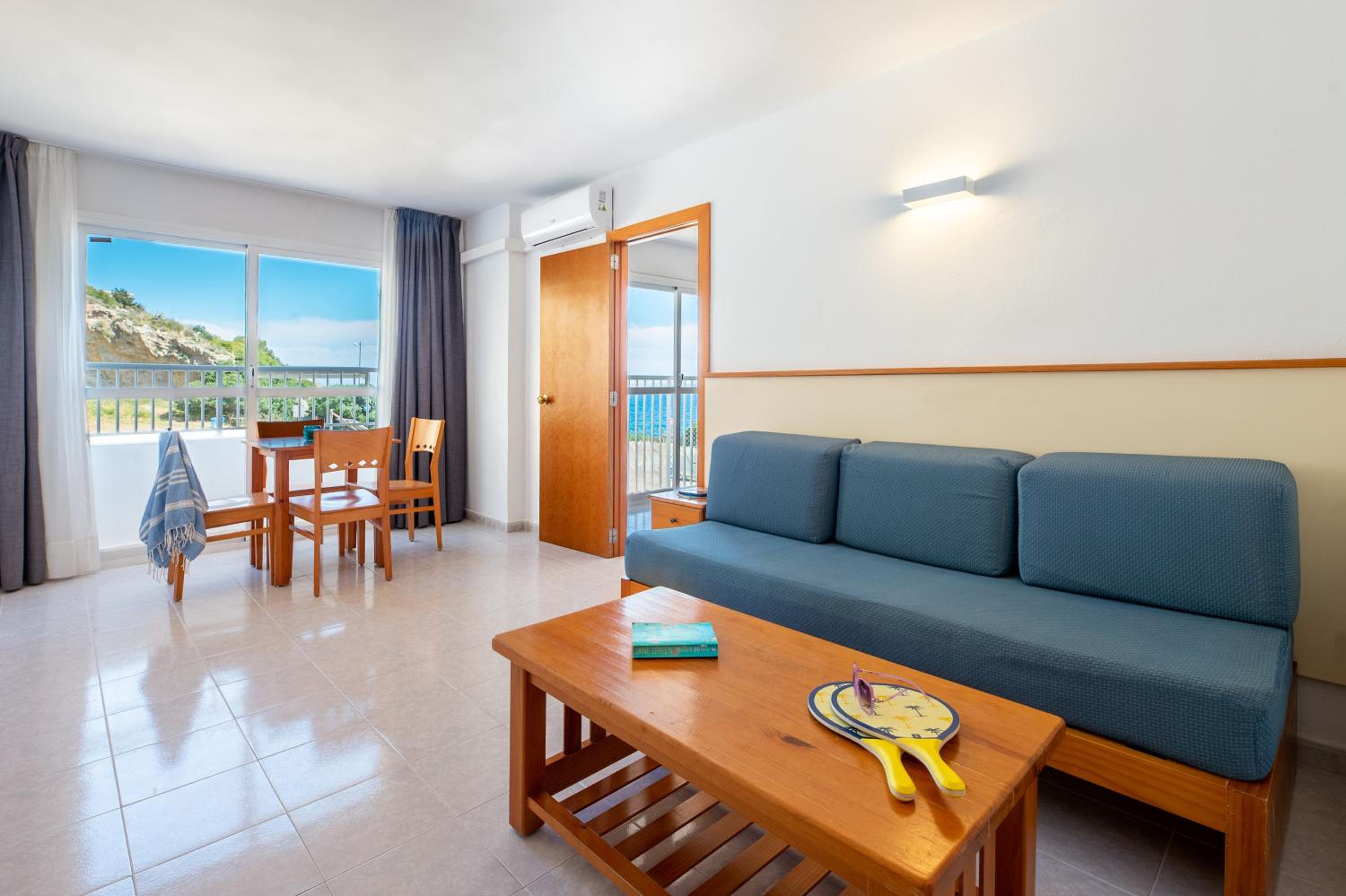 One-Bedroom Apartment With Lateral Sea View photo 2