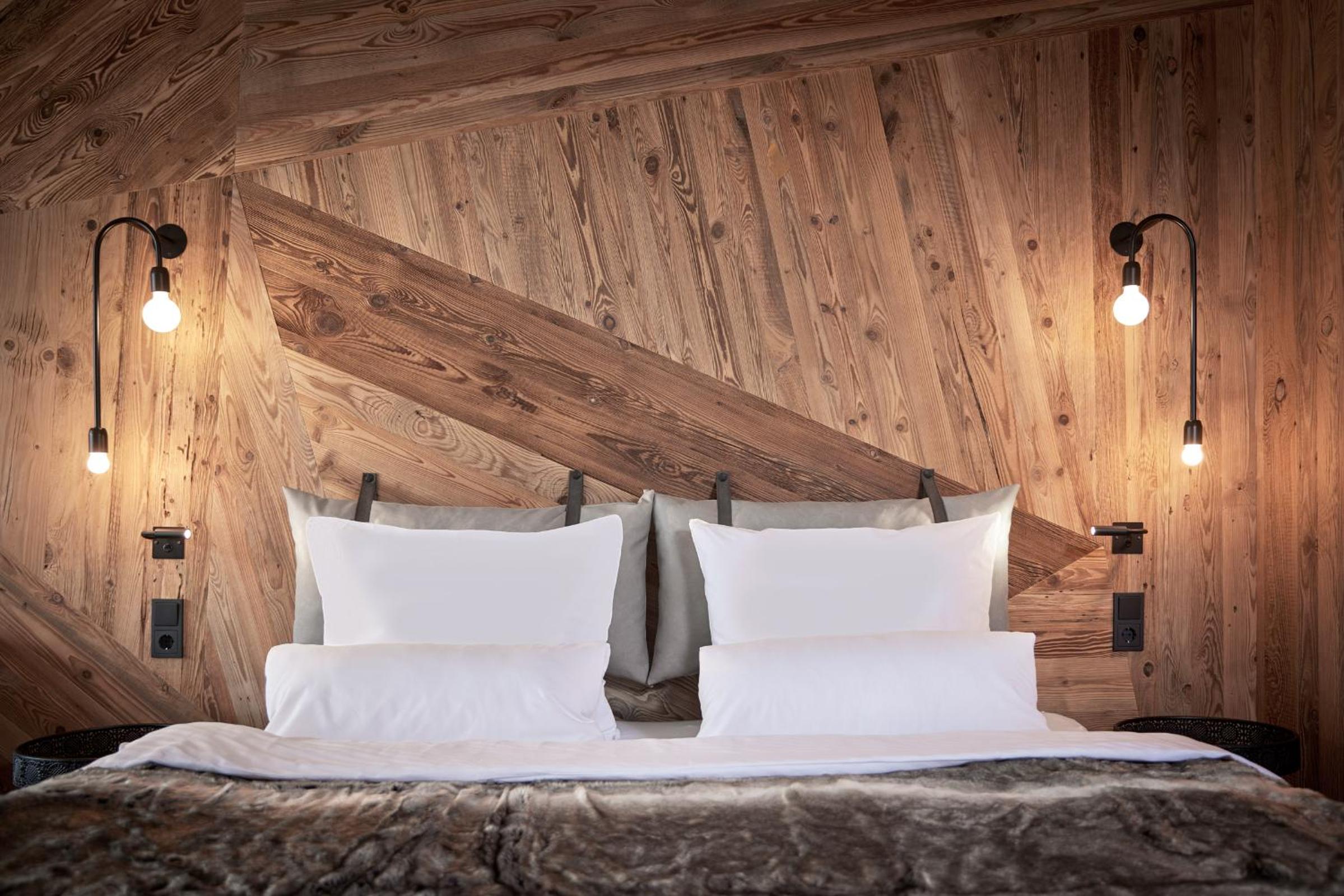 Suite with Mountain View - Photo 4