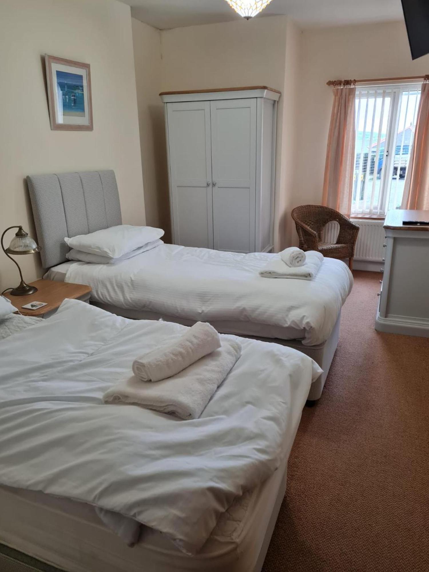 Three-Bedroom House photo 3