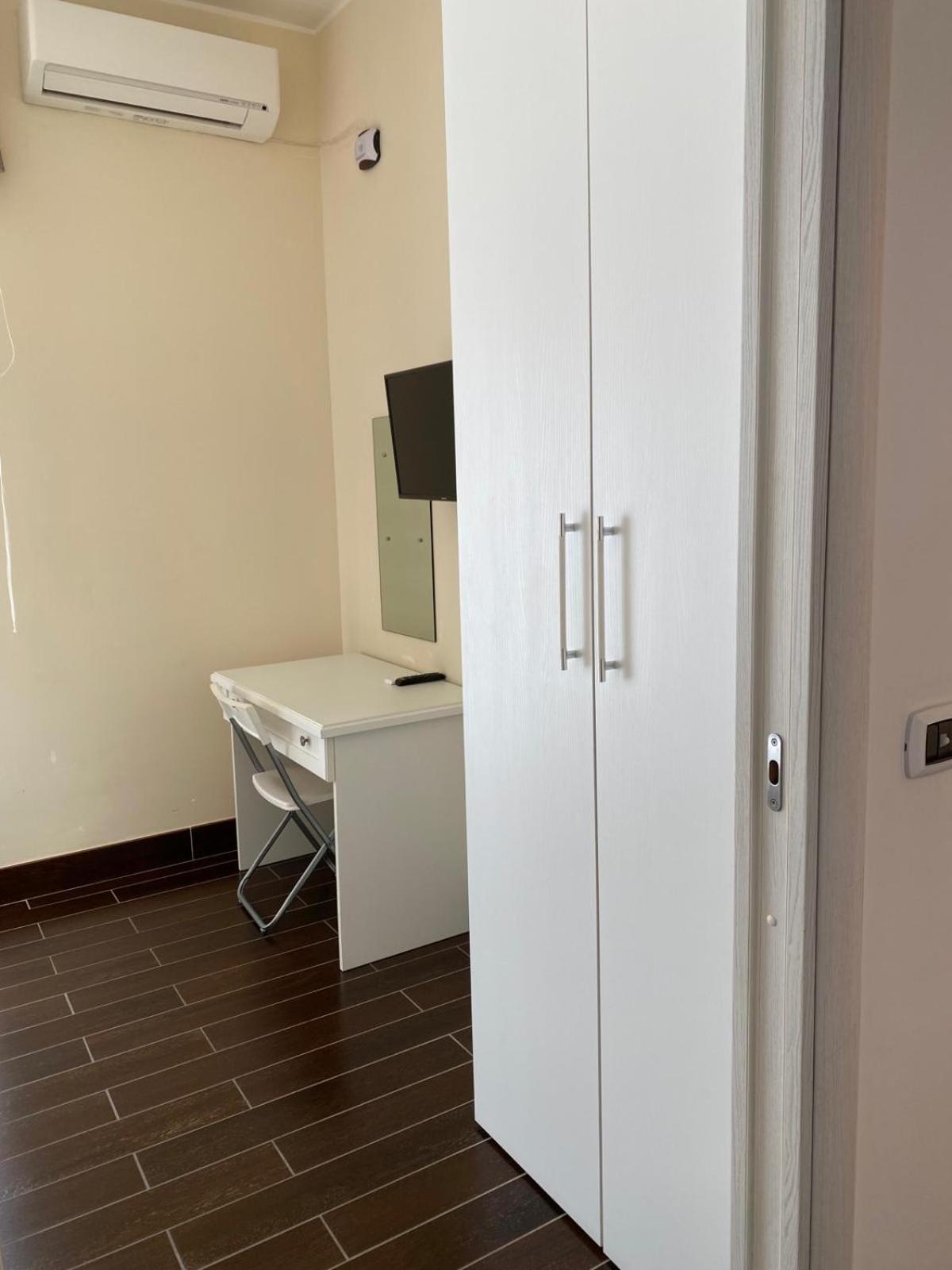 Double Room - Photo 11