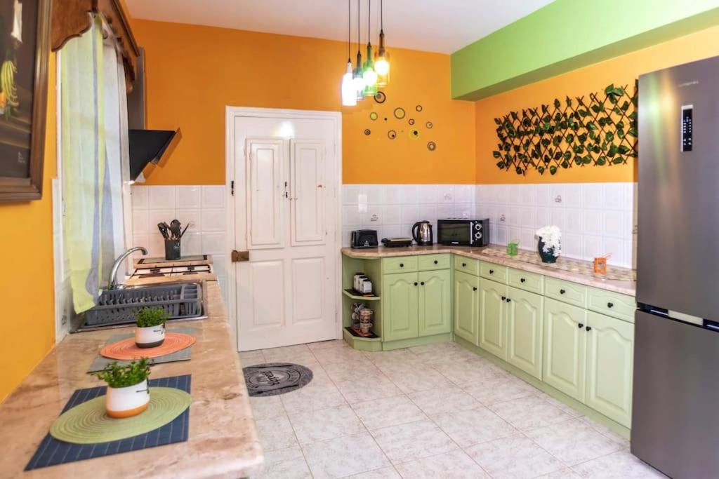 Three-Bedroom House photo 3