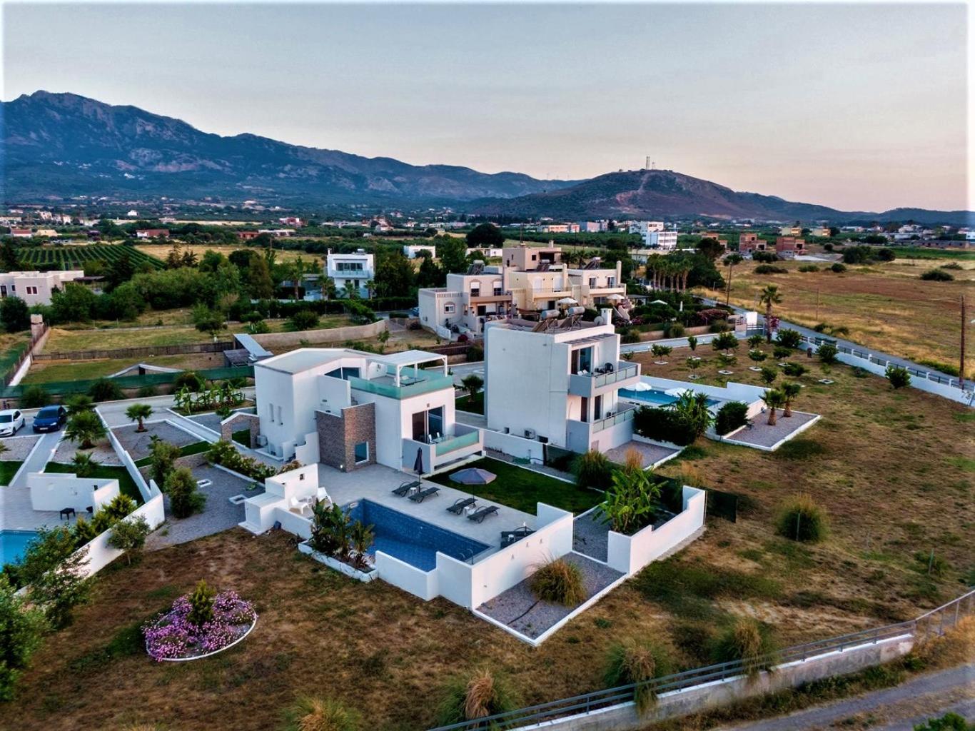Villa photo 3