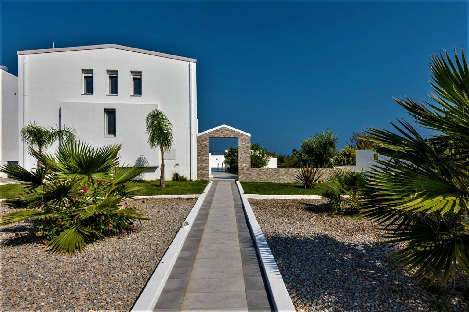 Villa photo 2