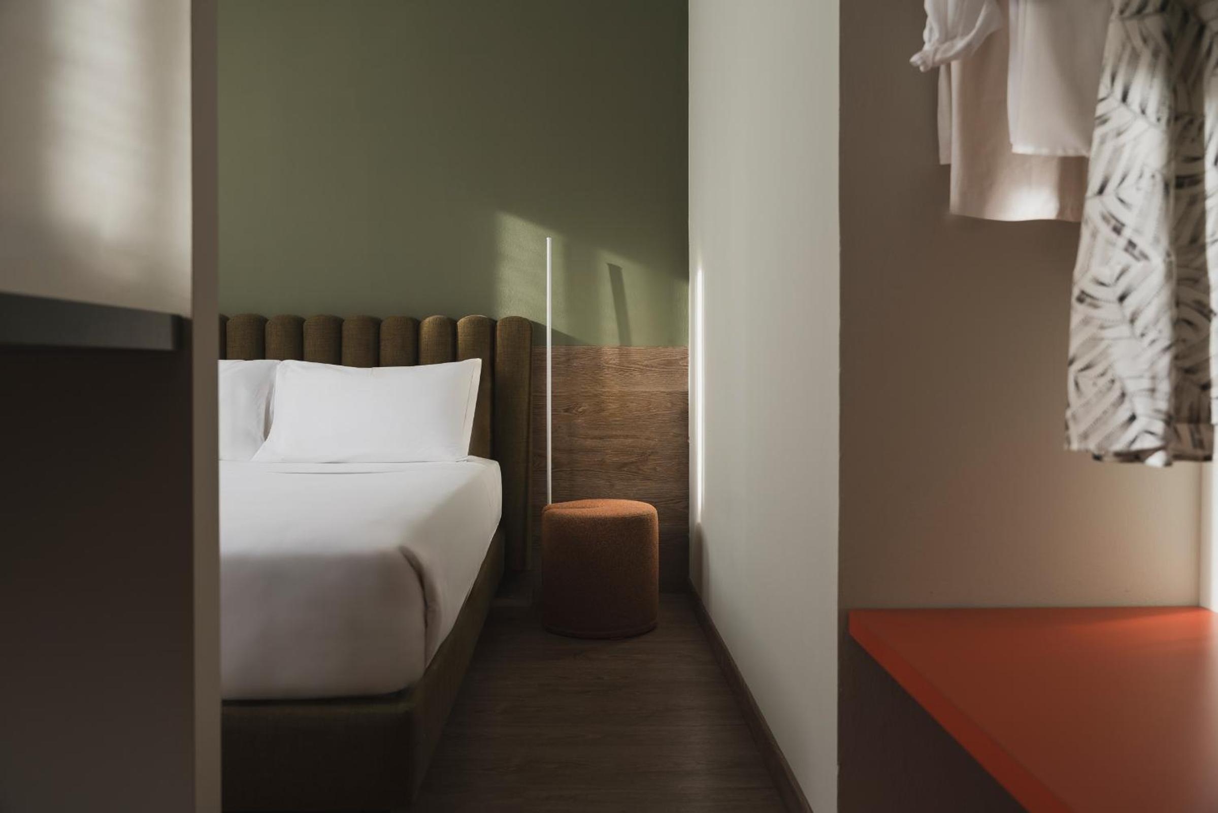 Deluxe Double Room with Extra Bed - Photo 3