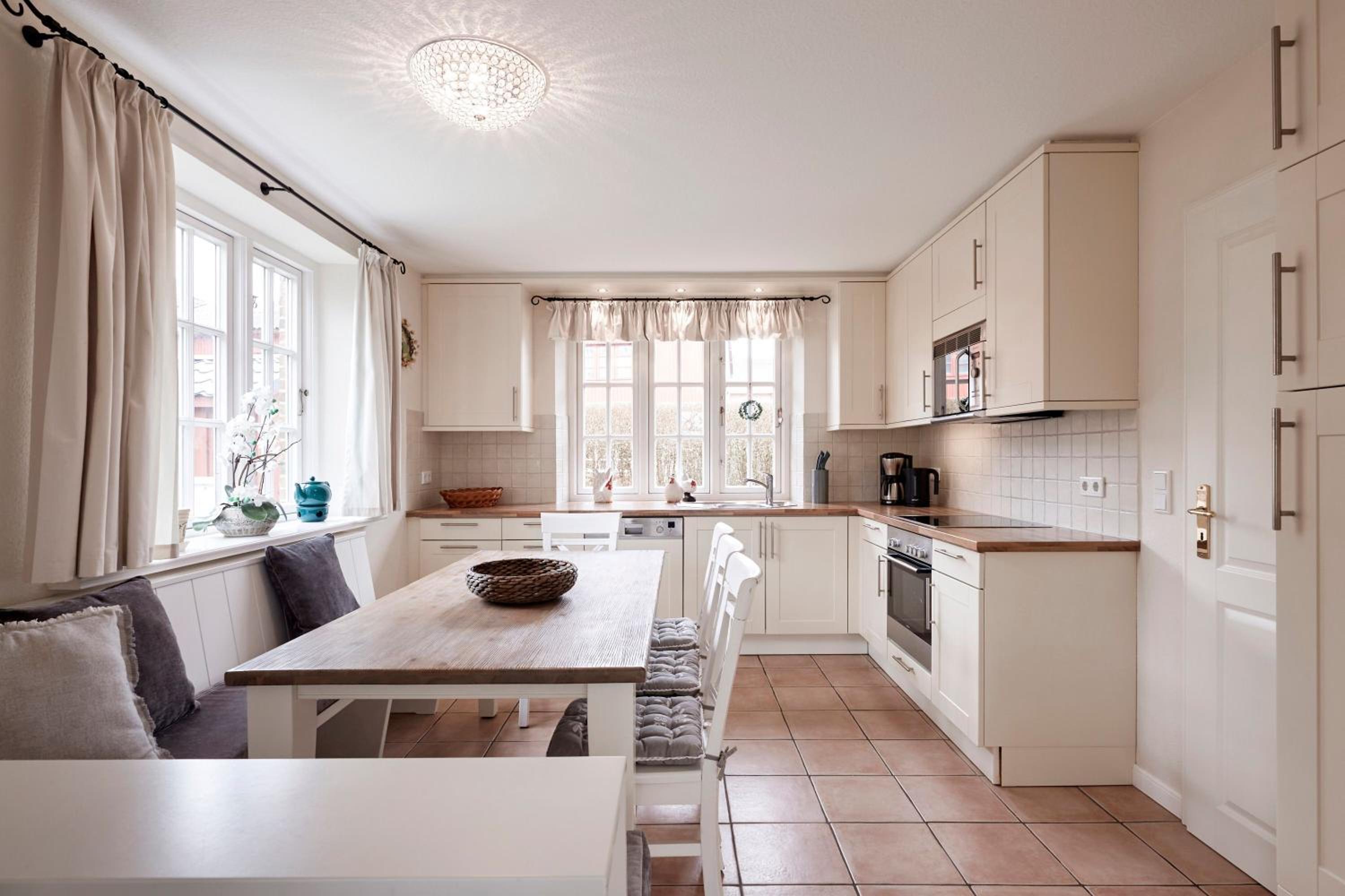 Four-Bedroom House photo 2