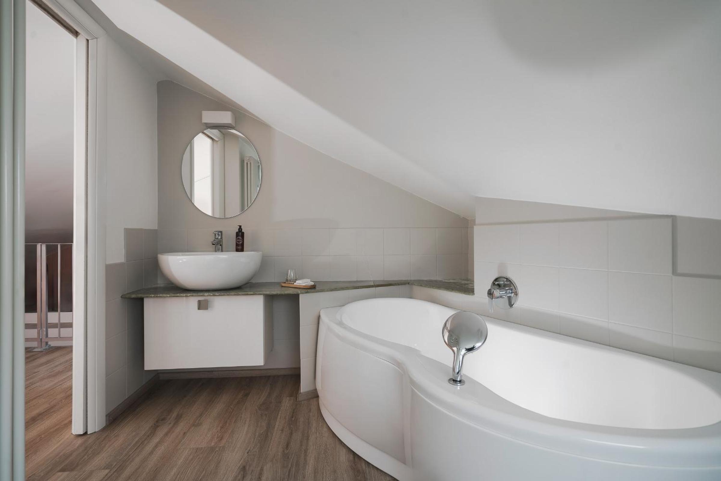 Suite - Photo 2