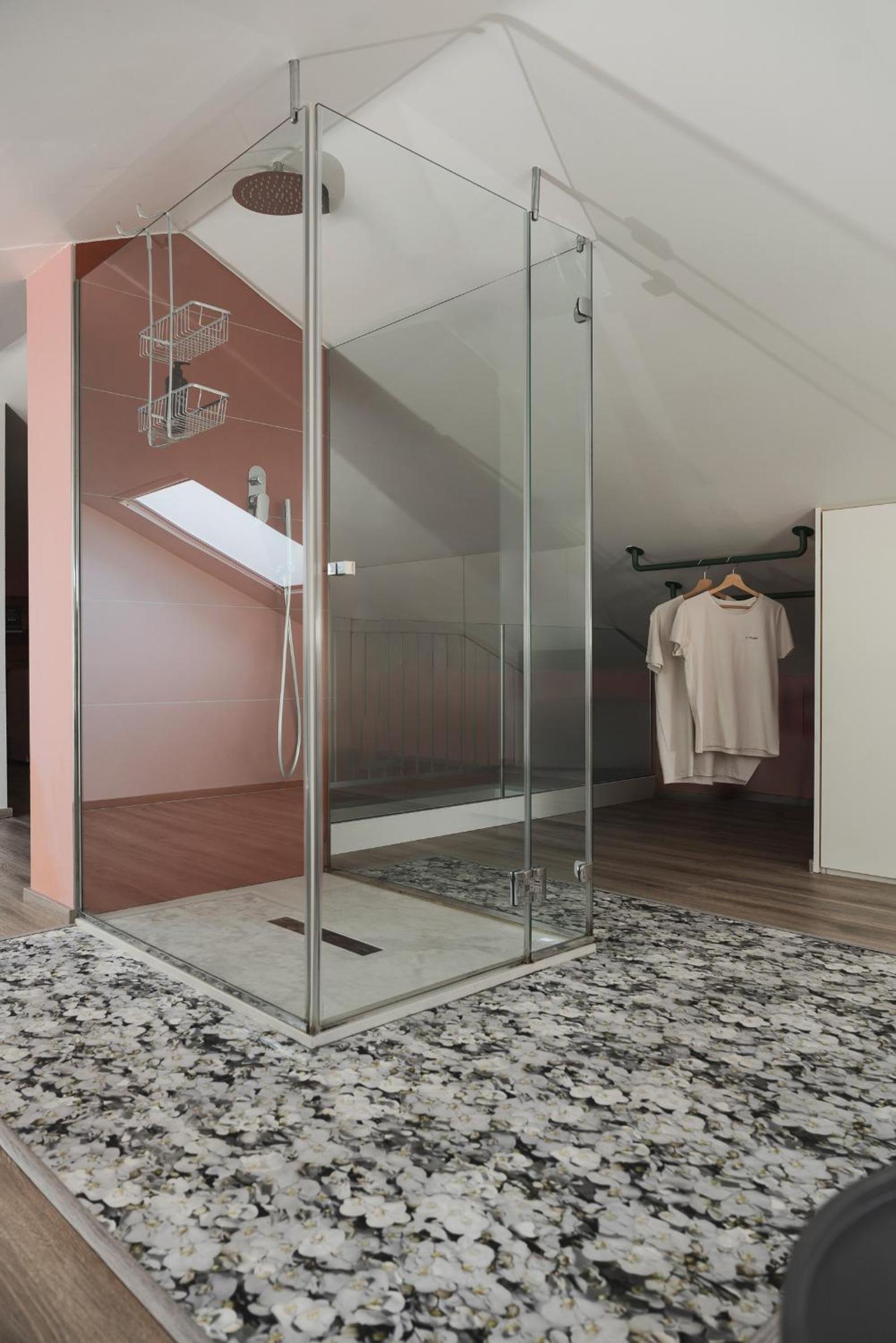 Suite - Photo 5