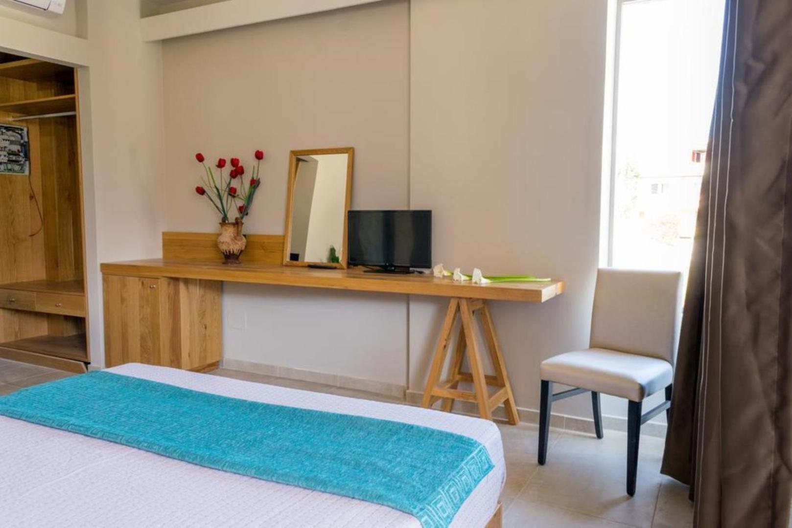 Double Room with Sea View - Photo 1
